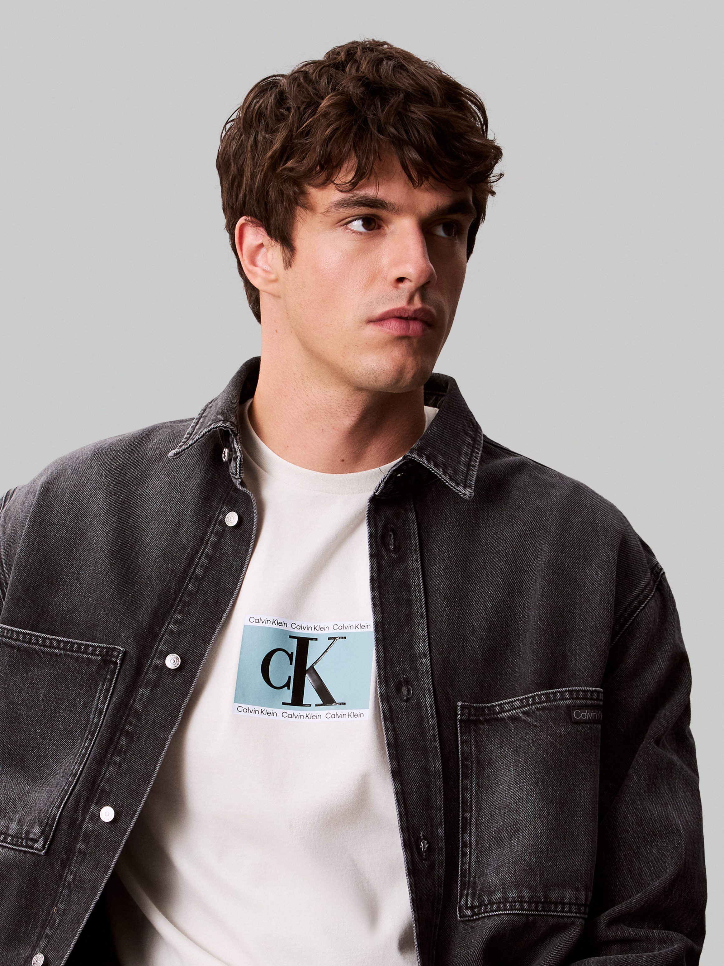 Calvin Klein Jeans T-Shirt SS 30s E SPRTSWR 3 G mit Logo-Print – Bild 5 von 5