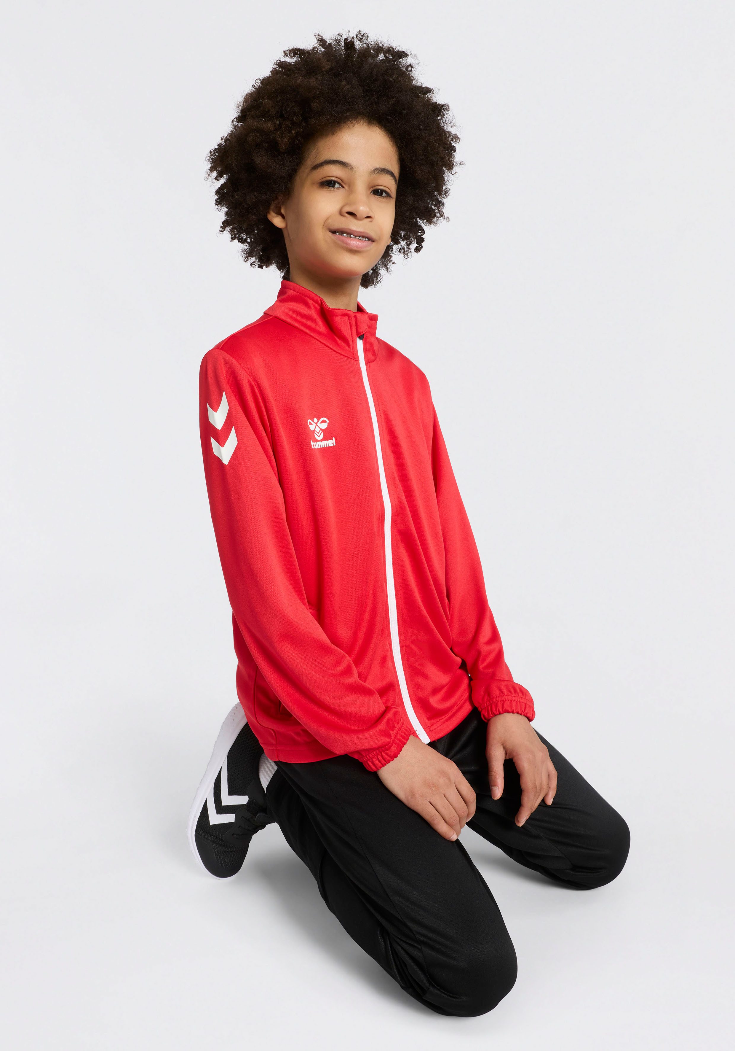 hummel Trainingsanzug HMLLOGO SUIT KIDS (2-tlg), 2-teiliges Set, mit Reißverschluss, pflegeleicht, aus Polyester