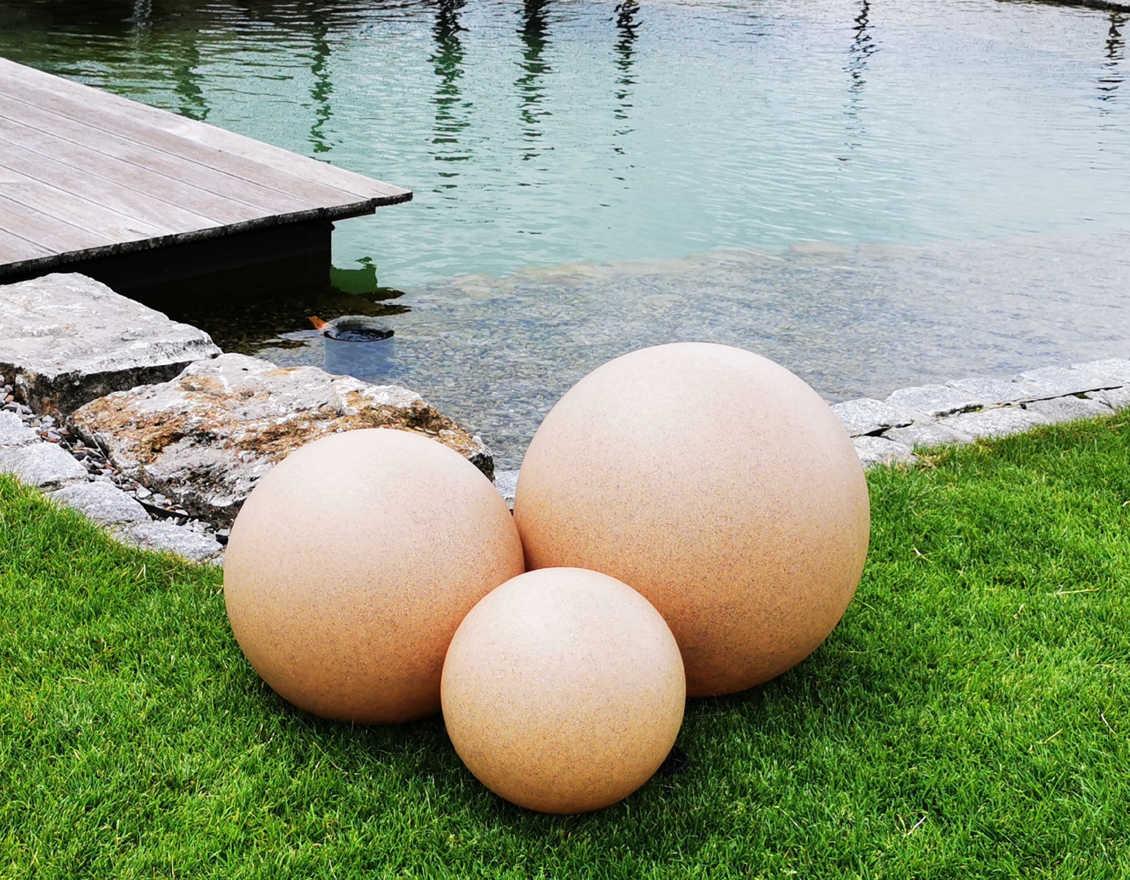 TRANGO LED Gartenleuchte, 1er Set 200SB IP65 Gartenkugel in Sandstein-Optik mit 20cm Durchmesser inkl. 1x E27 LED Leuchtmittel & ca. 5 Meter IP44 Kabel *SANDSTONE*, Kugelleuchte, Gartenleuchte, Leuchtkugel, Kugellampe