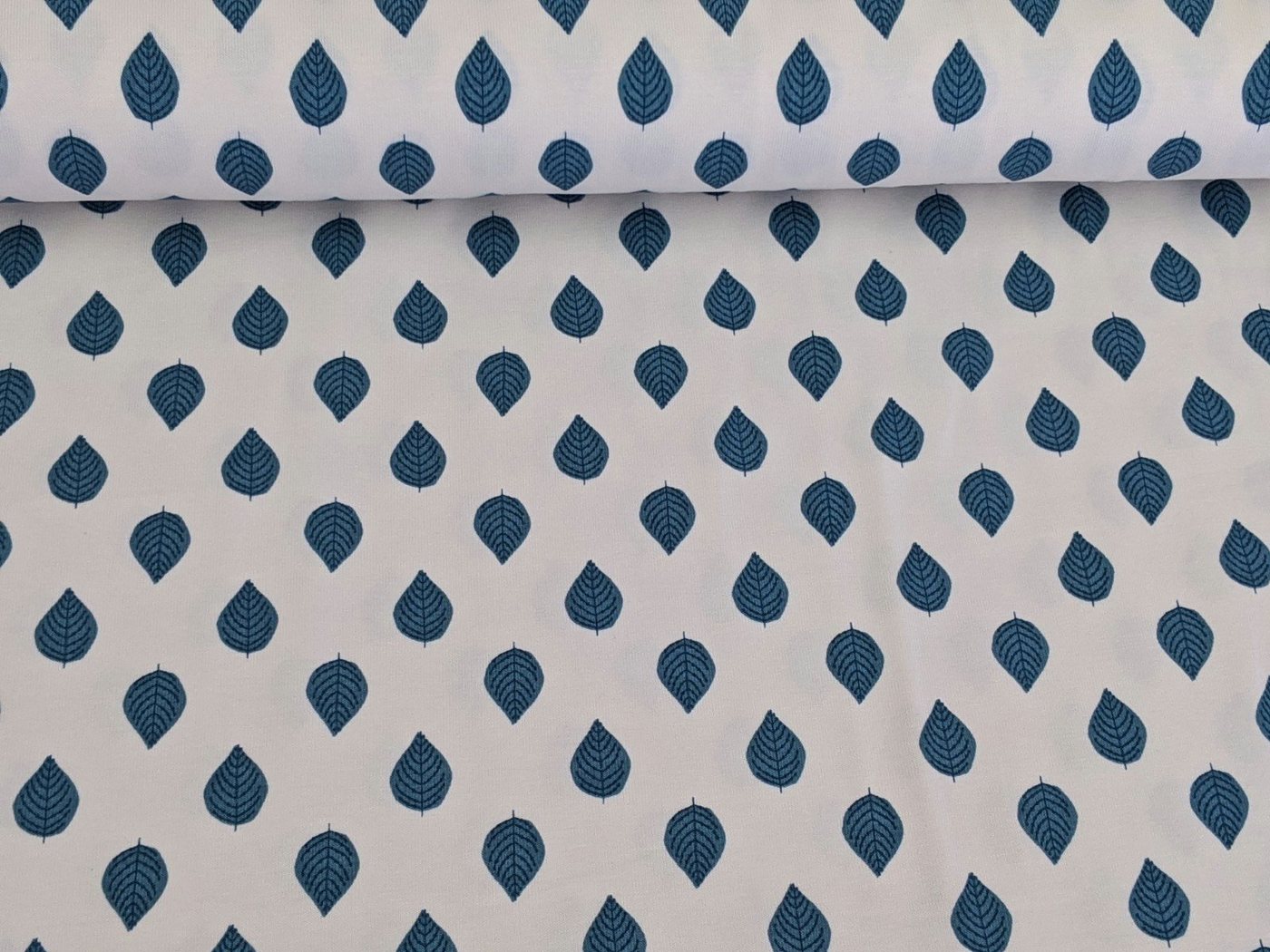 Thumbnail - Corileo Stoff Baumwolljersey Kleine Blätter Creme/Weiss Stoff Meterware Jersey