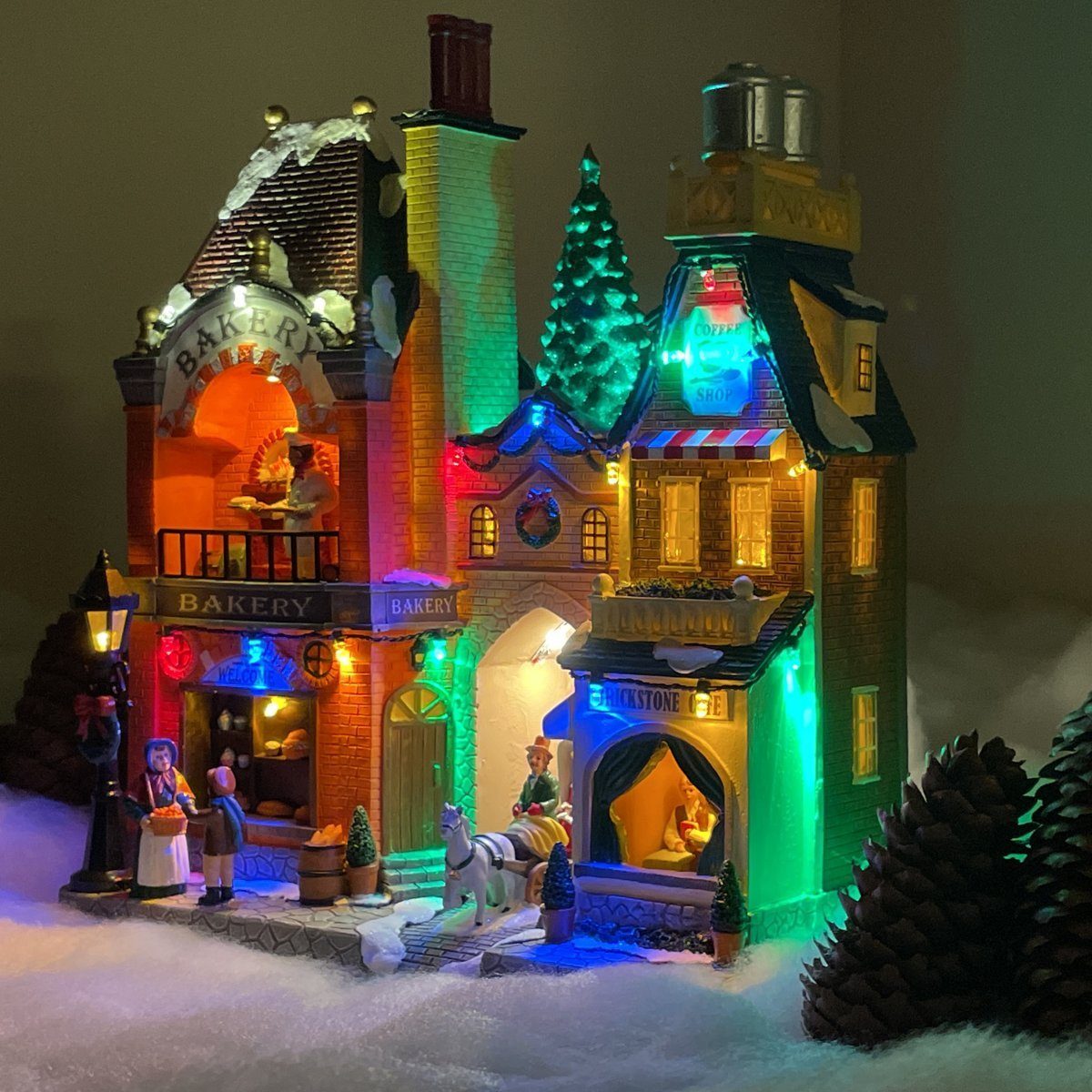 Weihnachtsbaum sich Beleuchtung,Musik e4fun drehenden Weihnachtsdorf Bäckerei und LED