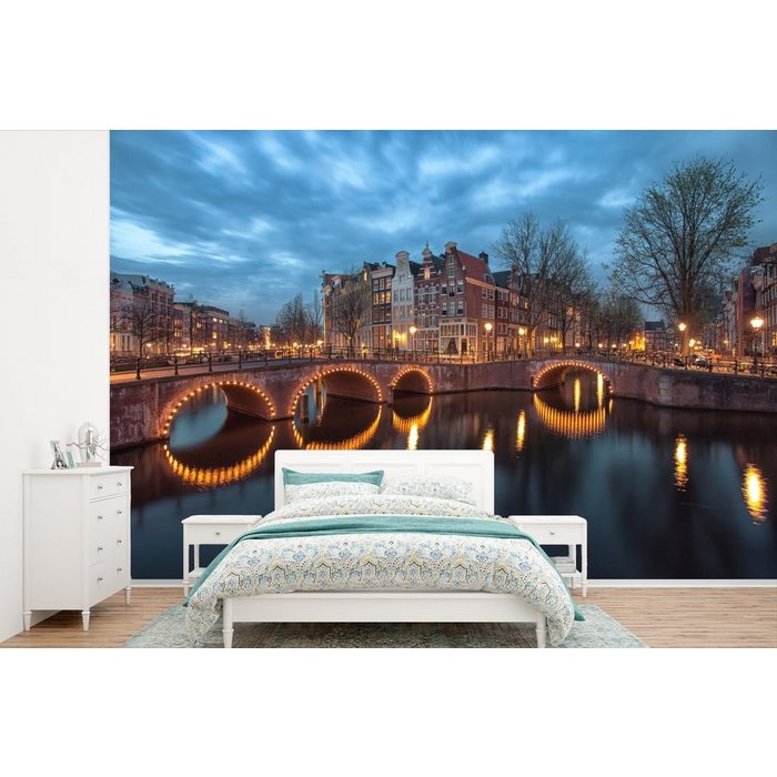 MuchoWow Fototapete Bild der Keizersgracht in Amsterdam unter einem dunklen bewölkten Matt bedruckt (6 St) Wallpaper für Wohnzimmer Schlafzimmer Kinderzimmer Vinyl Tapete