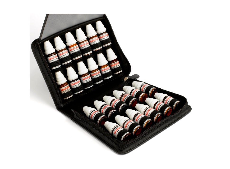 omeo Aufbewahrungstasche Hausapotheke für 24 DHU/ Flaschen, Öle, Essenzen oder Flüssigkeiten