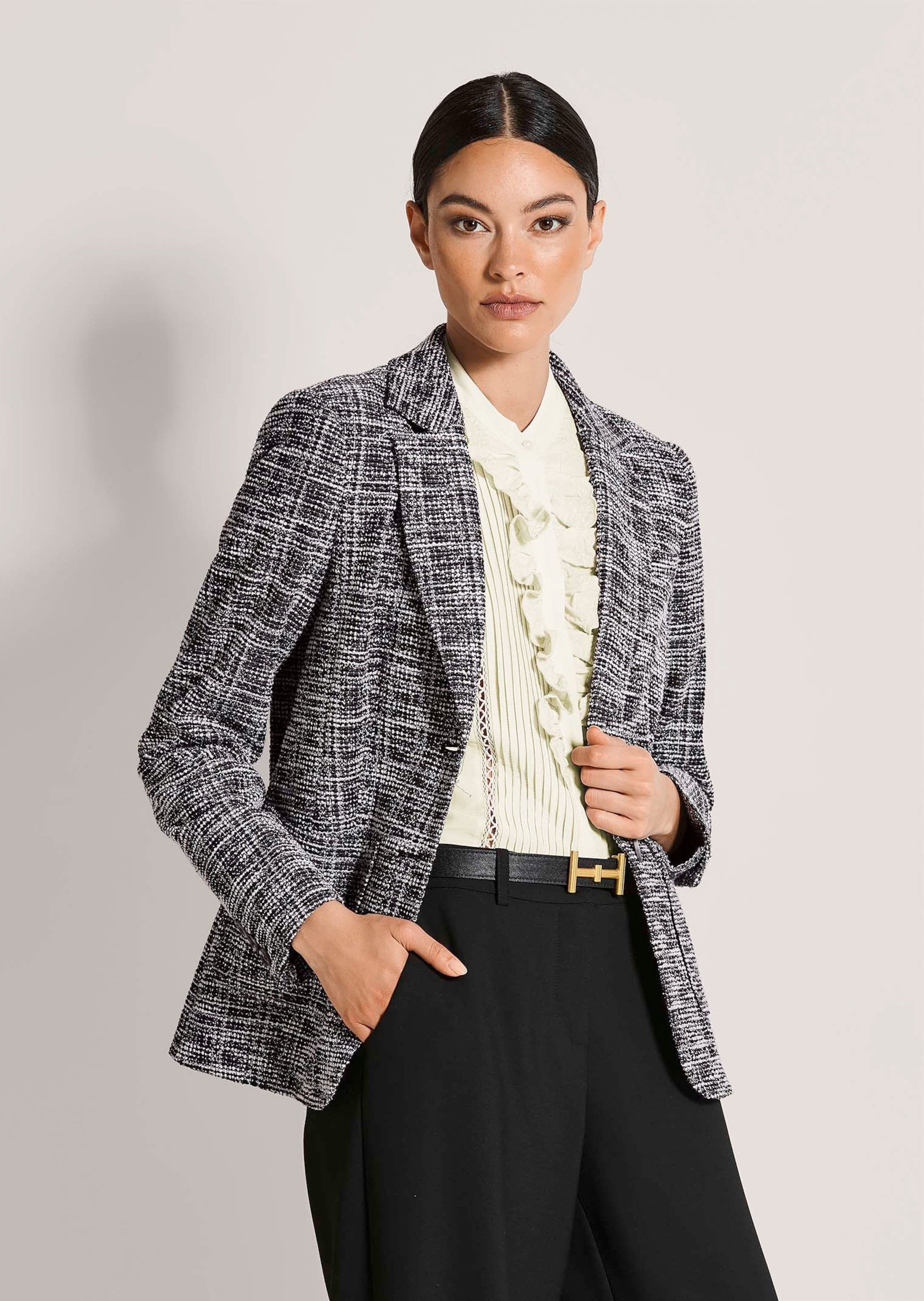 MADELEINE Kurzblazer Jerseyblazer mit Reverskragen Glanzblazer mit Knopfver günstig online kaufen
