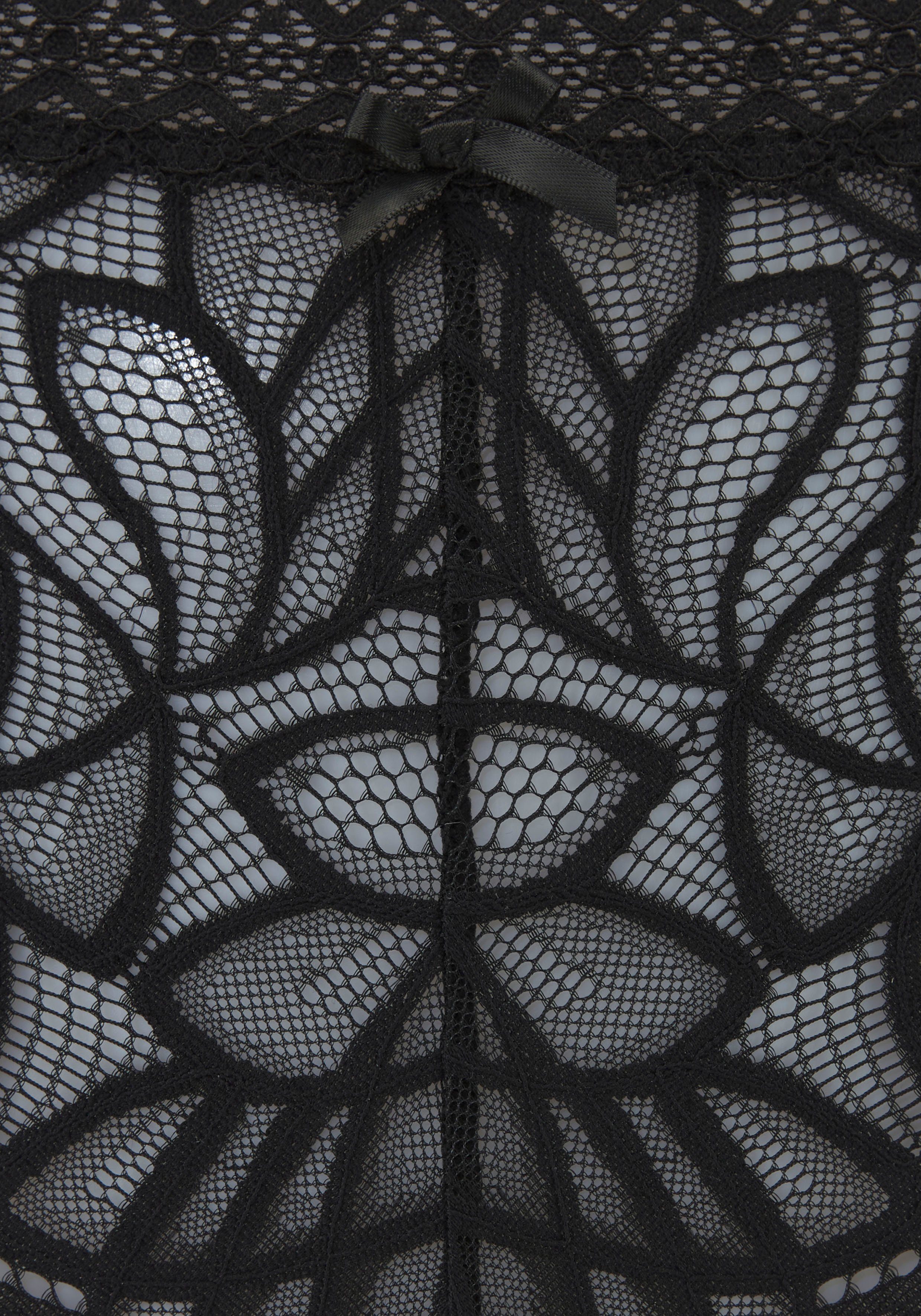 LASCANA Slip Cara aus dezent transparenter Spitze, anteilig aus recyceltem Material