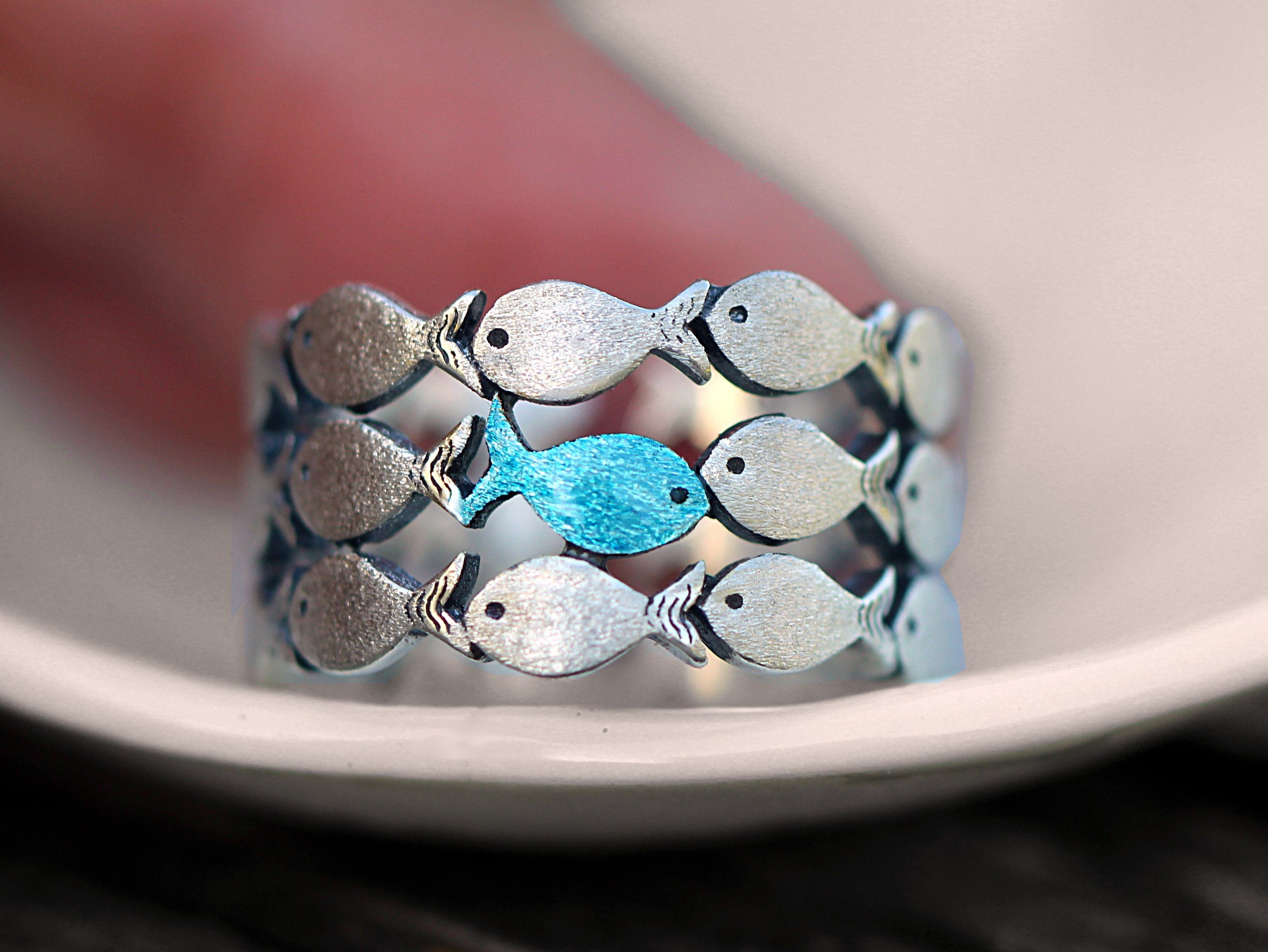 Villa Sorgenfrei Schmuckmanufaktur Silberring Ring Gegen den Strom. 925 Sterling Silber und türkis blauer Fisch (1-tlg)