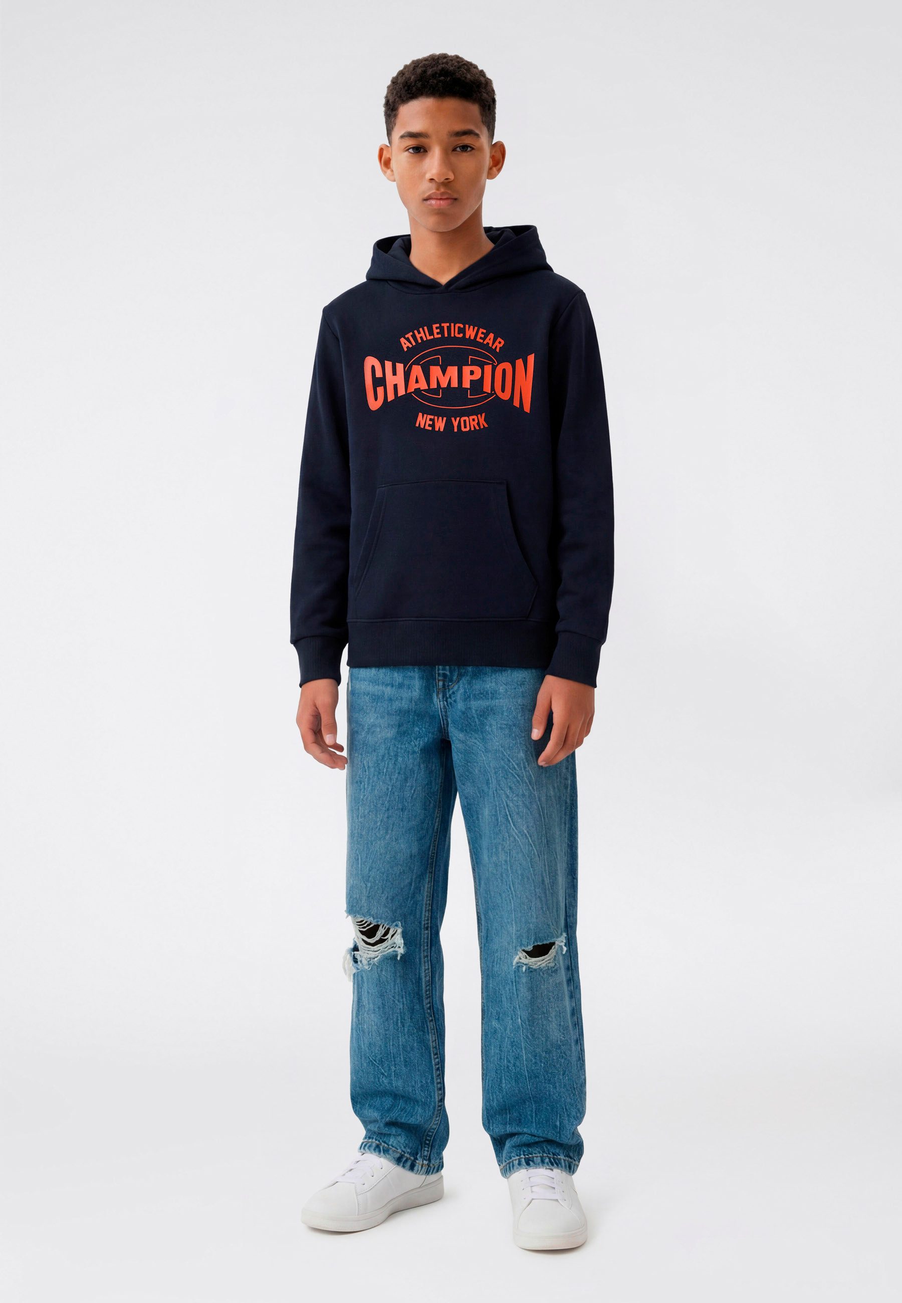 Champion Kapuzensweatshirt SPORTWEAR HOODIE Standard Fit für Kinder und Jugendliche, mit sportlichem Stil, Langarmdesign