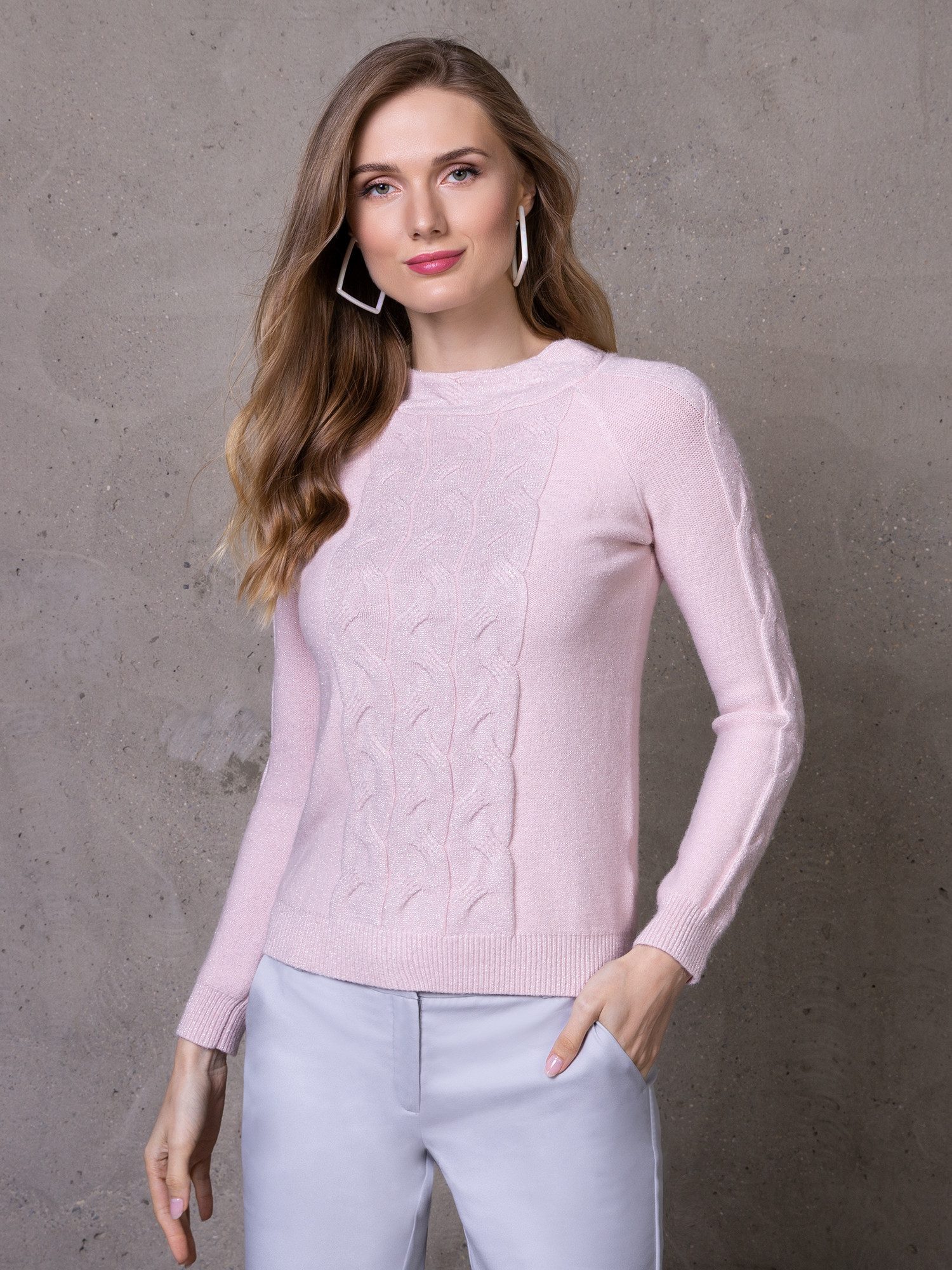 Strickpullover mit Zopfmuster