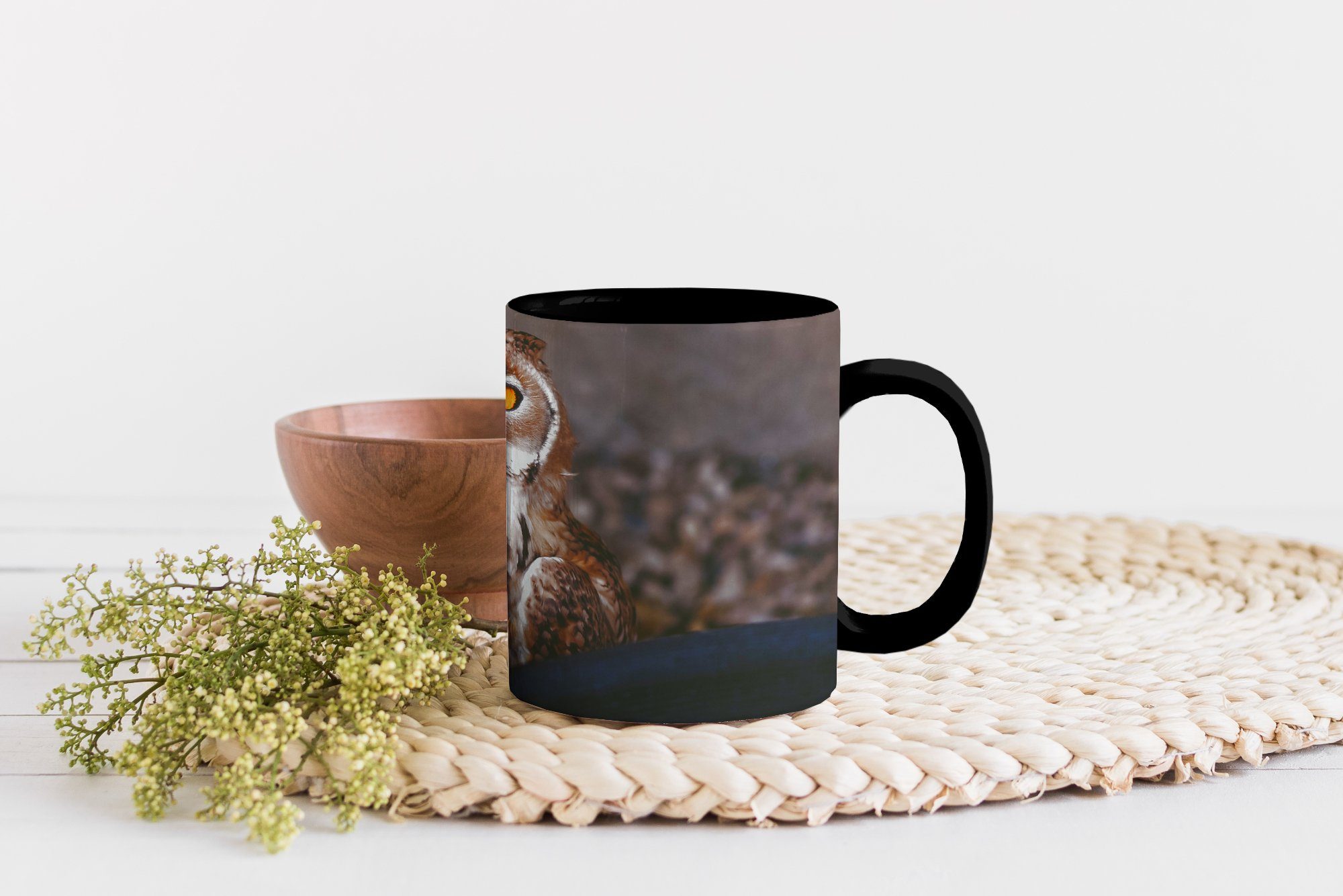 Eule MuchoWow Teetasse, Keramik, Kamera, direkt Farbwechsel, schaut Braune Zaubertasse, in die Tasse Geschenk Kaffeetassen,