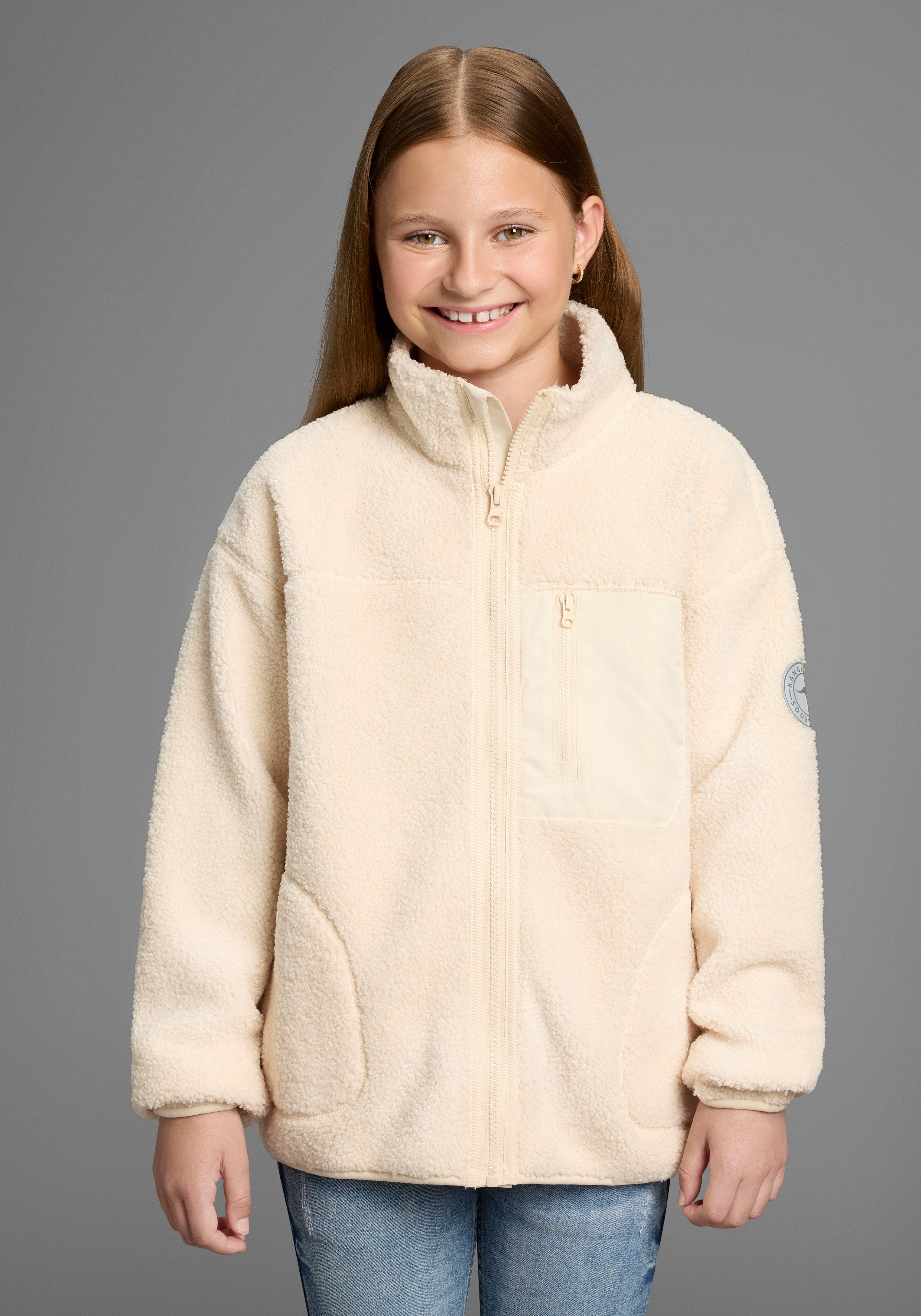 KangaROOS Sweatjacke Fleecejacke, Kuschel-Jacke mit reflektierendem KangaROOS Badge Weiche Teddyplüsch-Jacke, perfekt zum Überziehen