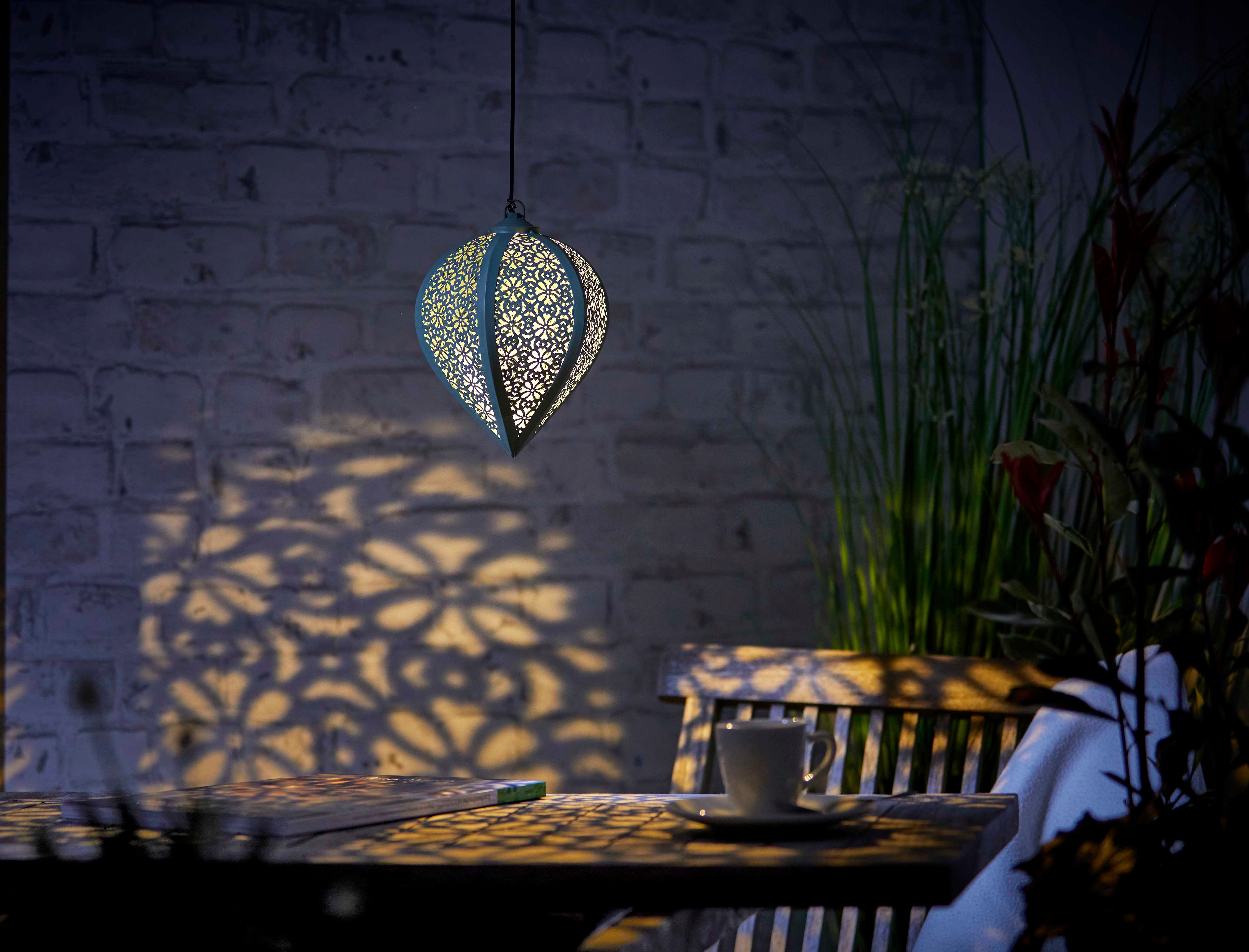 Northpoint LED Gartenleuchte LED Solar Metall Hängeleuchte LED Windlicht Dekolampe Dämmerungssensor