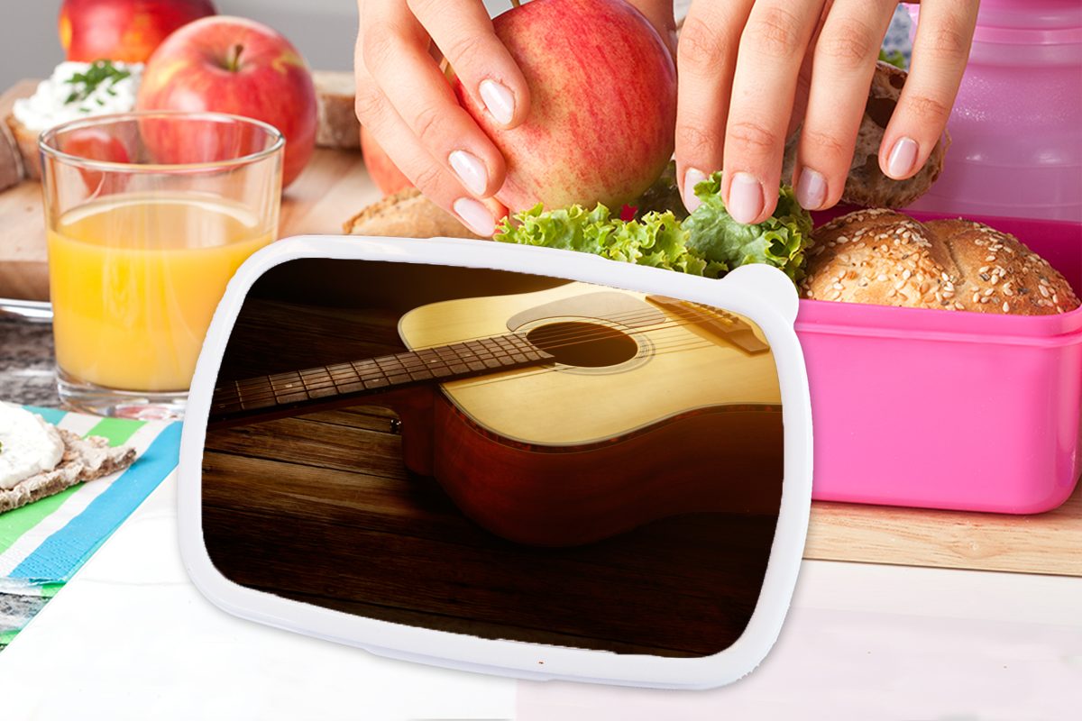 MuchoWow Lunchbox Sonnenstrahlen auf Kinder, Snackbox, akustischen für Kunststoff, Kunststoff Brotbox Brotdose Gitarre, rosa einer Mädchen, (2-tlg), Erwachsene