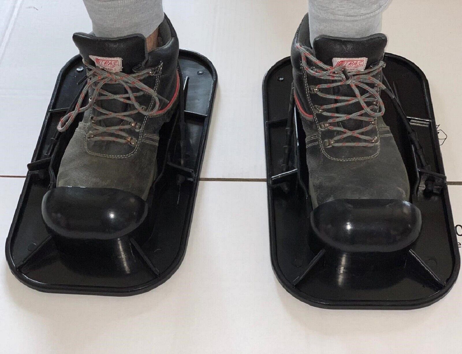 Uzman Estrich Estrichschuhe Fliesenschuhe Bodenlegersohlen Glättschuh Betonschuh 1,00 Große Trittfläche. Estrichschuh mit glatte unterseite