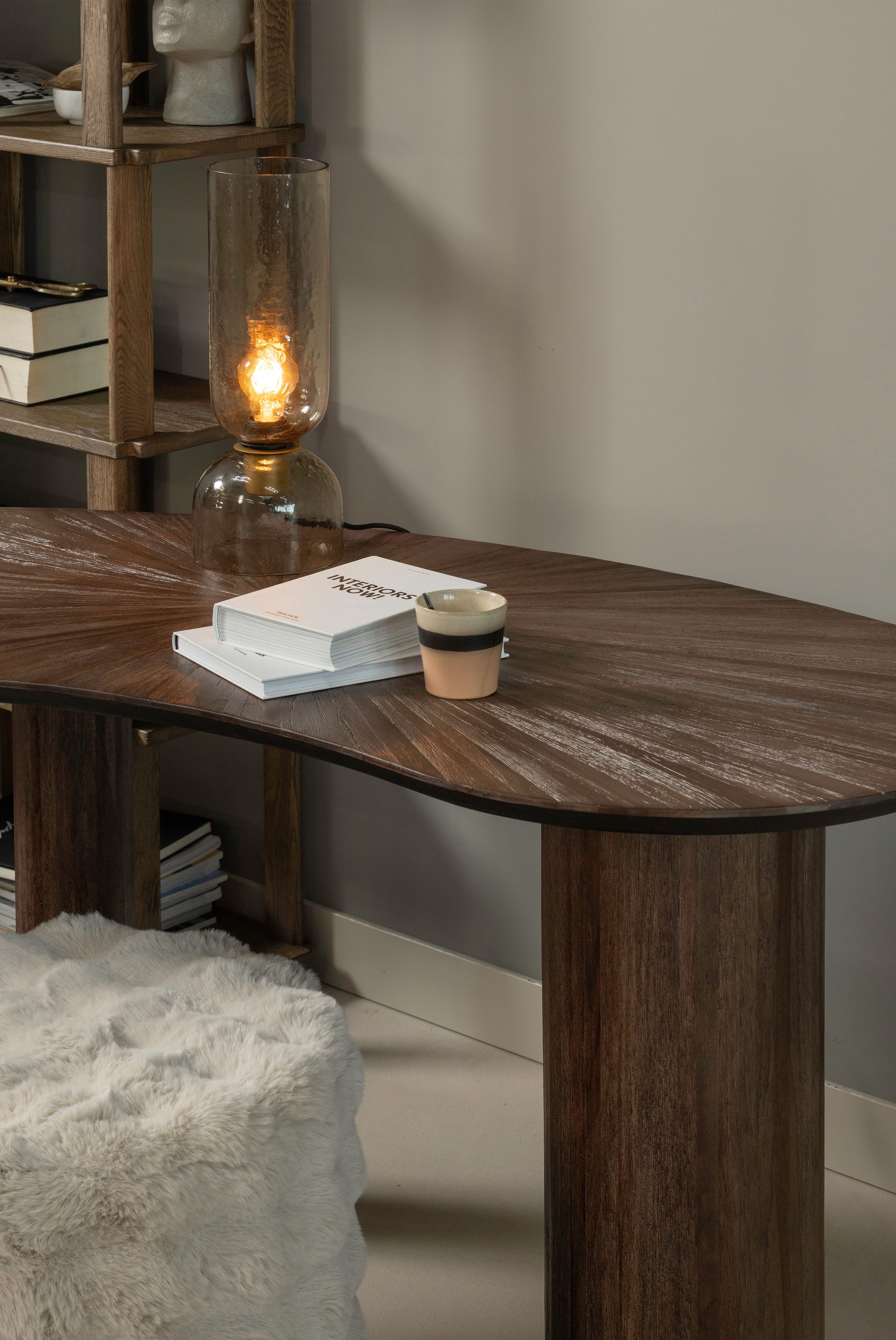 WOOOD Schreibtisch Sun aus Teakholz mit organischer Form und Standfuß 150x62x76 cm, Einfach zu montieren, sichtbare Maserung