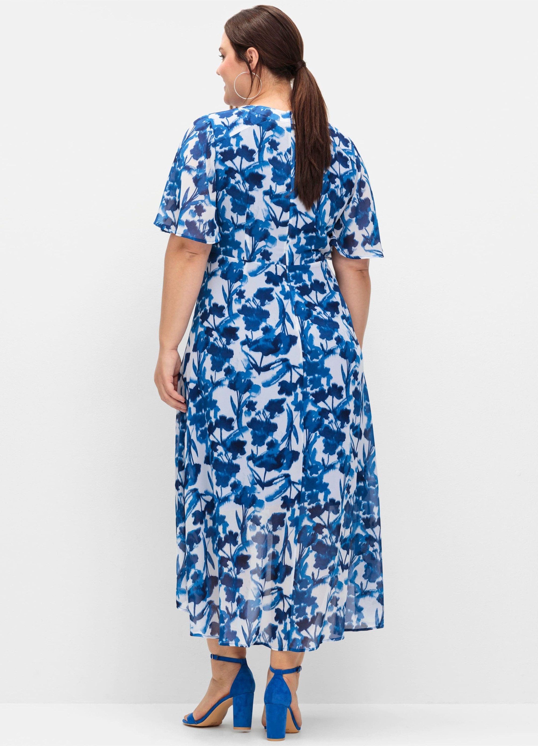 Sheego Etuikleid Abendkleid Kurzarm aus Chiffon, in Wickeloptik