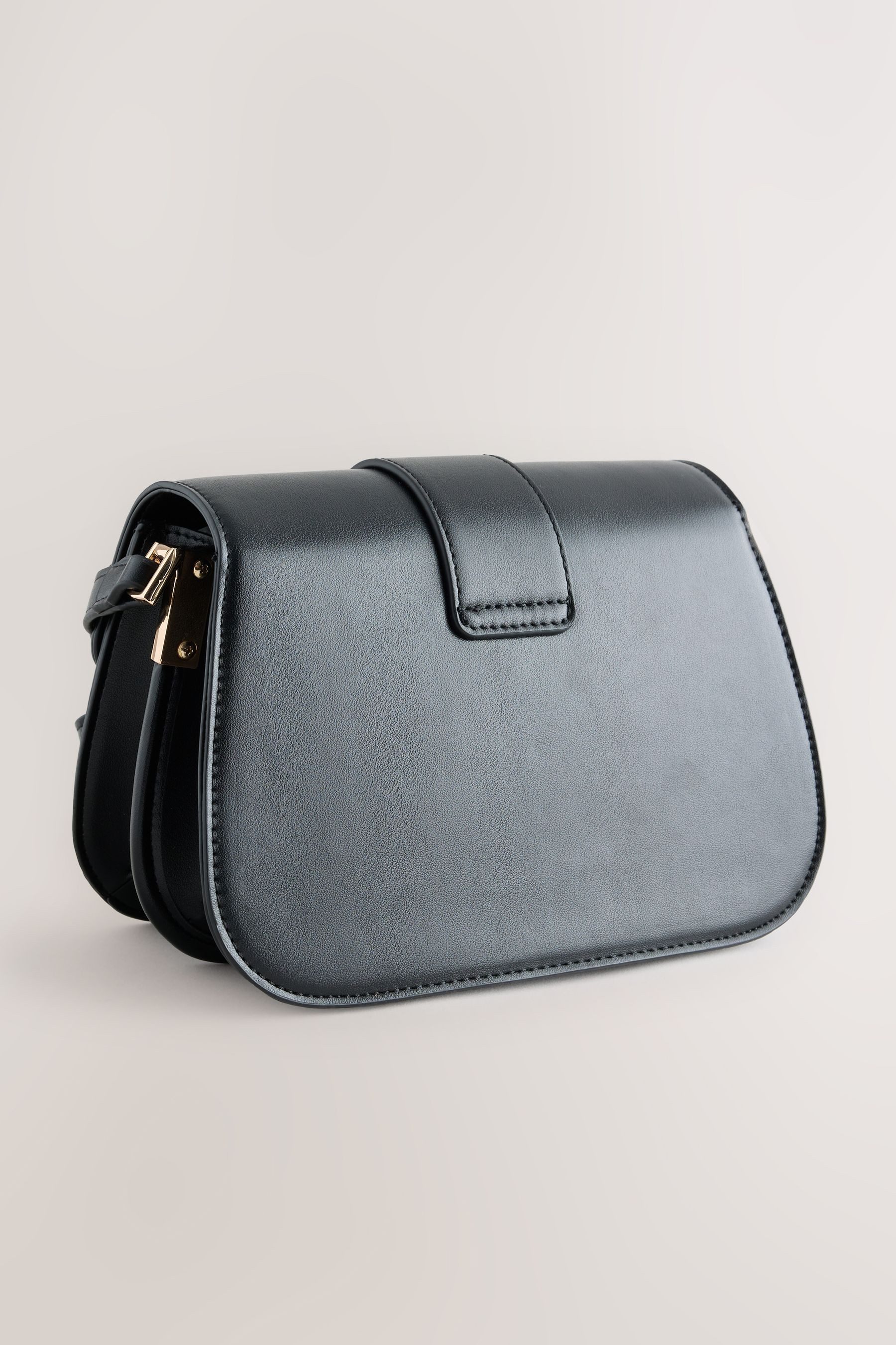 Next Umhängetasche Umhänge-Satteltasche mit Gurt aus Leder (1-tlg)
