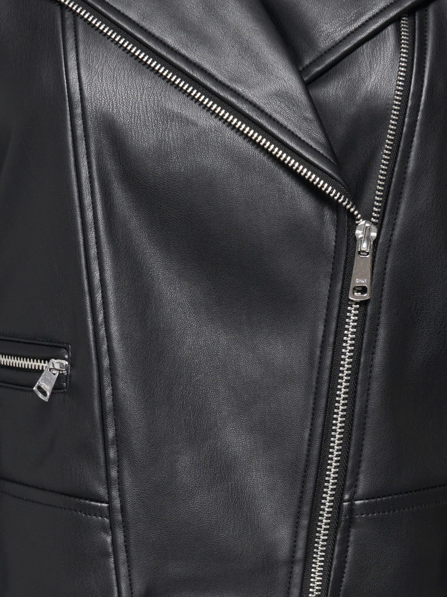ONLY Lederimitatjacke ONLCARMEN FAUX LEATHER BIKER CC OTW mit asymmetrischem Reißverschluss – Bild 4 von 5
