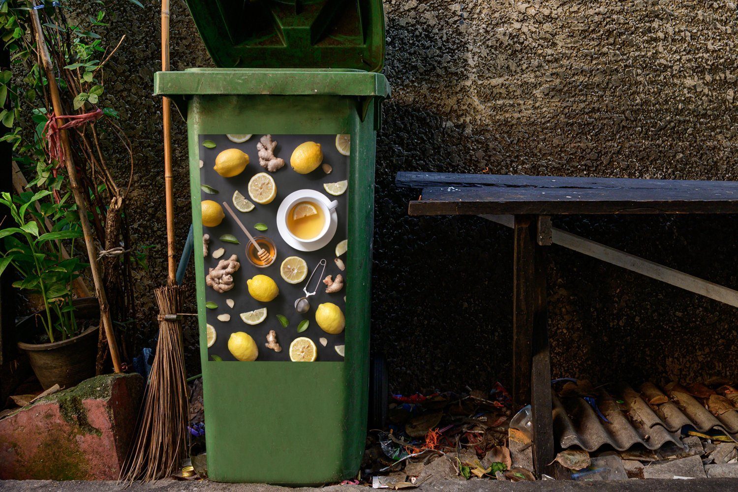 MuchoWow Eine St), auf Zitronen-Honig-Tee Mülleimer-aufkleber, Tasse Holzhintergrund. rustikalem (1 Wandsticker Abfalbehälter Sticker, Container, Mülltonne,
