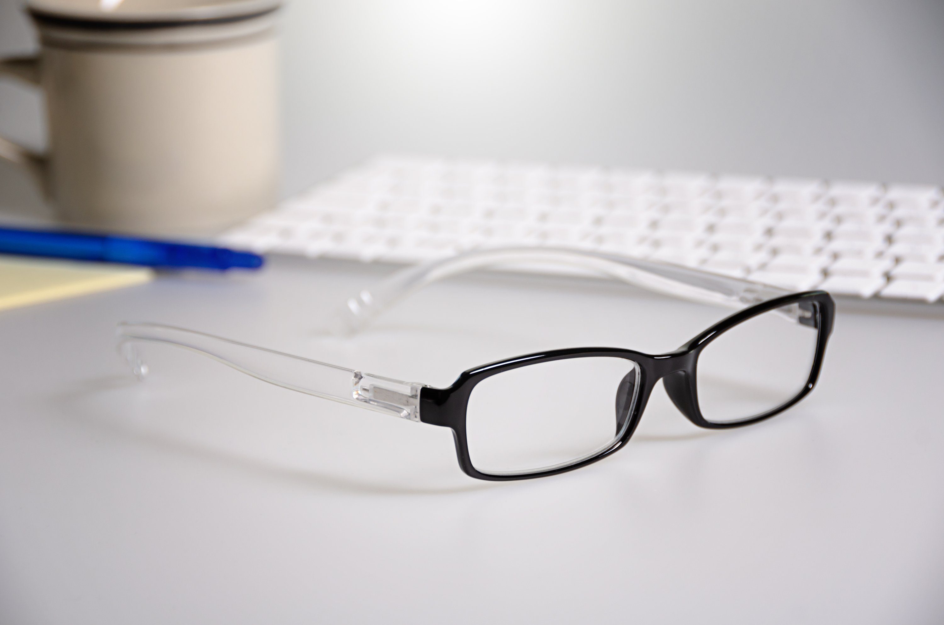 UrbanSky Lesebrille Hang On - Lesehilfe mit Umhängefunktion, entspiegelt, extra lange Bügel mit Federscharnieren