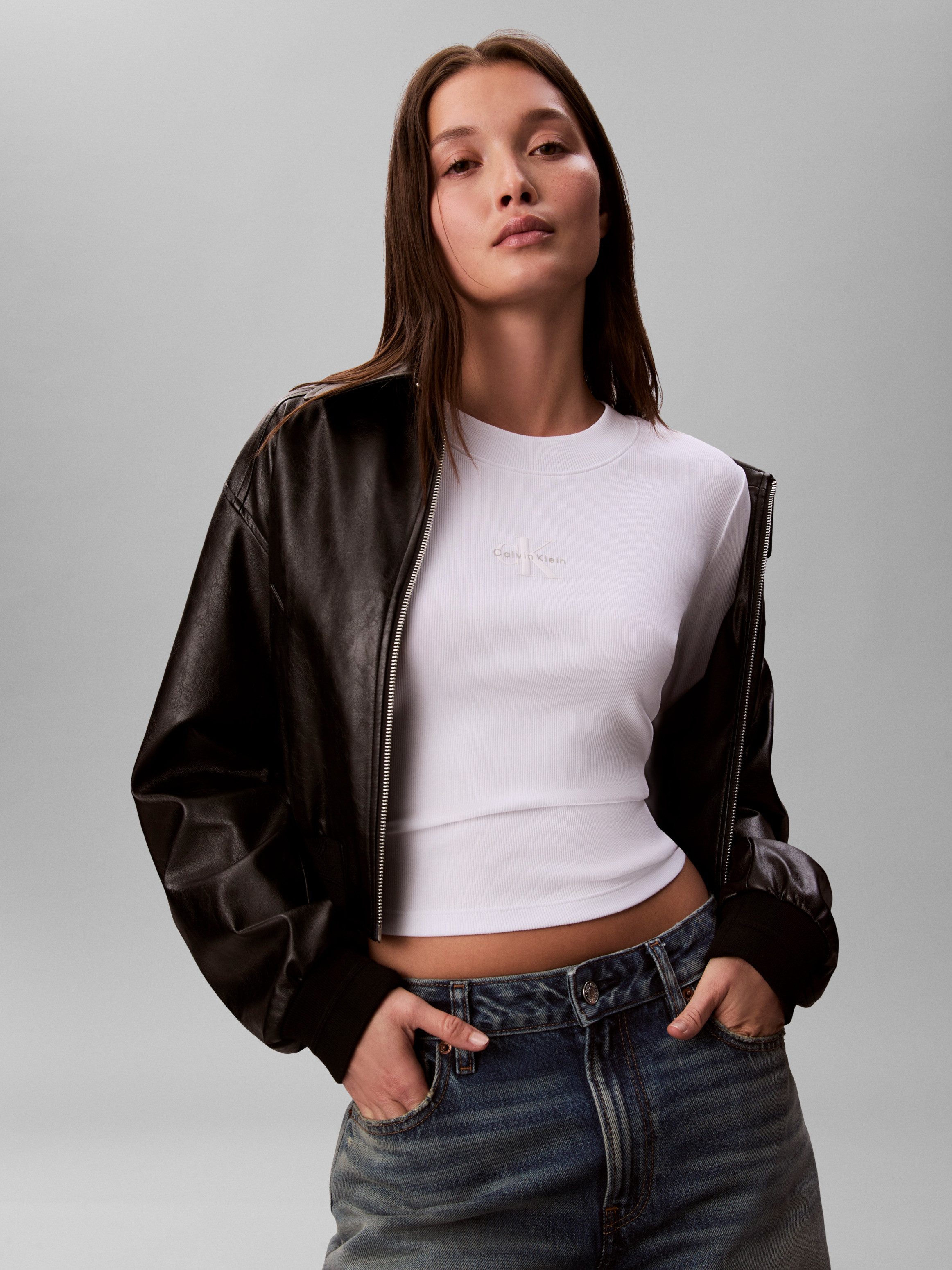 Calvin Klein Jeans Langarmshirt Rundhalsausschnitt, figurbetonte Passform, Logodruck