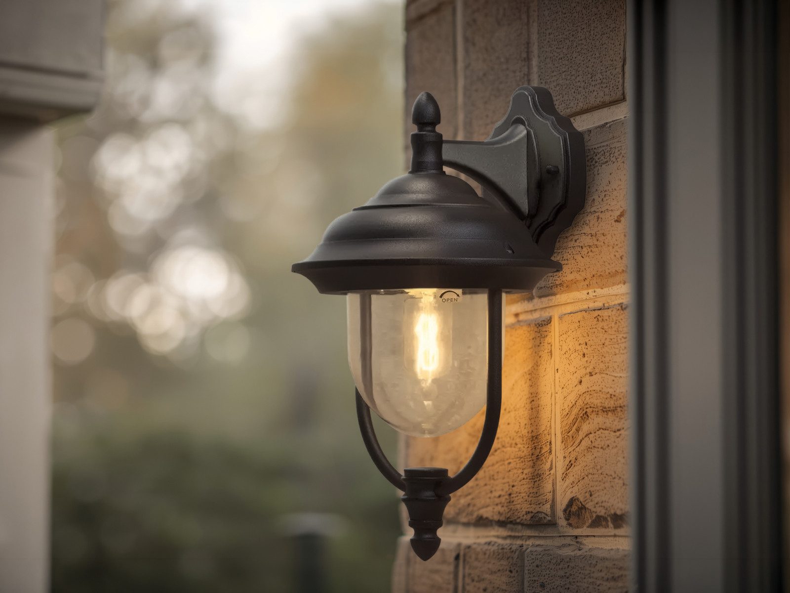 KONSTSMIDE LED Außen-Wandleuchte große Wandlaterne hängend, Höhe 46cm, LED wechselbar, Warmweiß, Wand Außenleuchte, Fassadenbeleuchtung Landhausstil inkl. Leuchtmittel