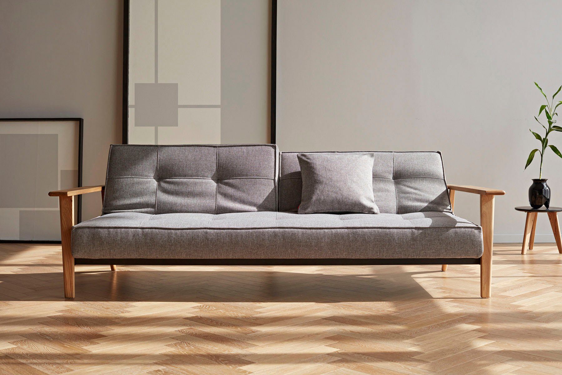 INNOVATION LIVING ™ Schlafsofa Splitback Frej, Sofa mit Funktion, bequem mit Federkernunterfederung, mit stabilen Armlehnen aus Eichenholz, …
