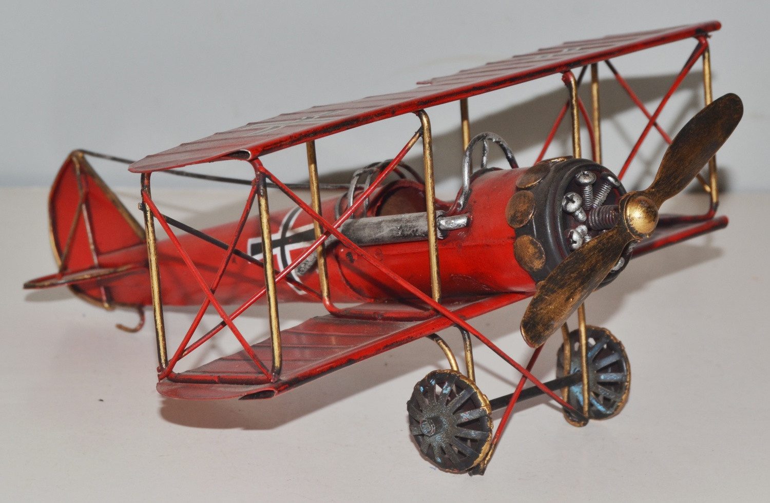 JS GartenDeko Modellflugzeug Blech Modellflugzeug Oldtimer Fokker Doppeldecker Flugzeug L 29 cm