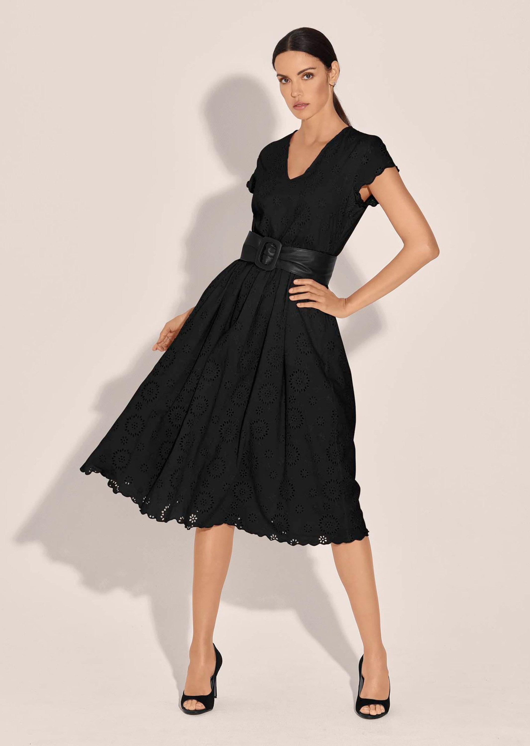 MADELEINE Maxikleid Spitzenkleid mit kurzen Ärmeln günstig online kaufen
