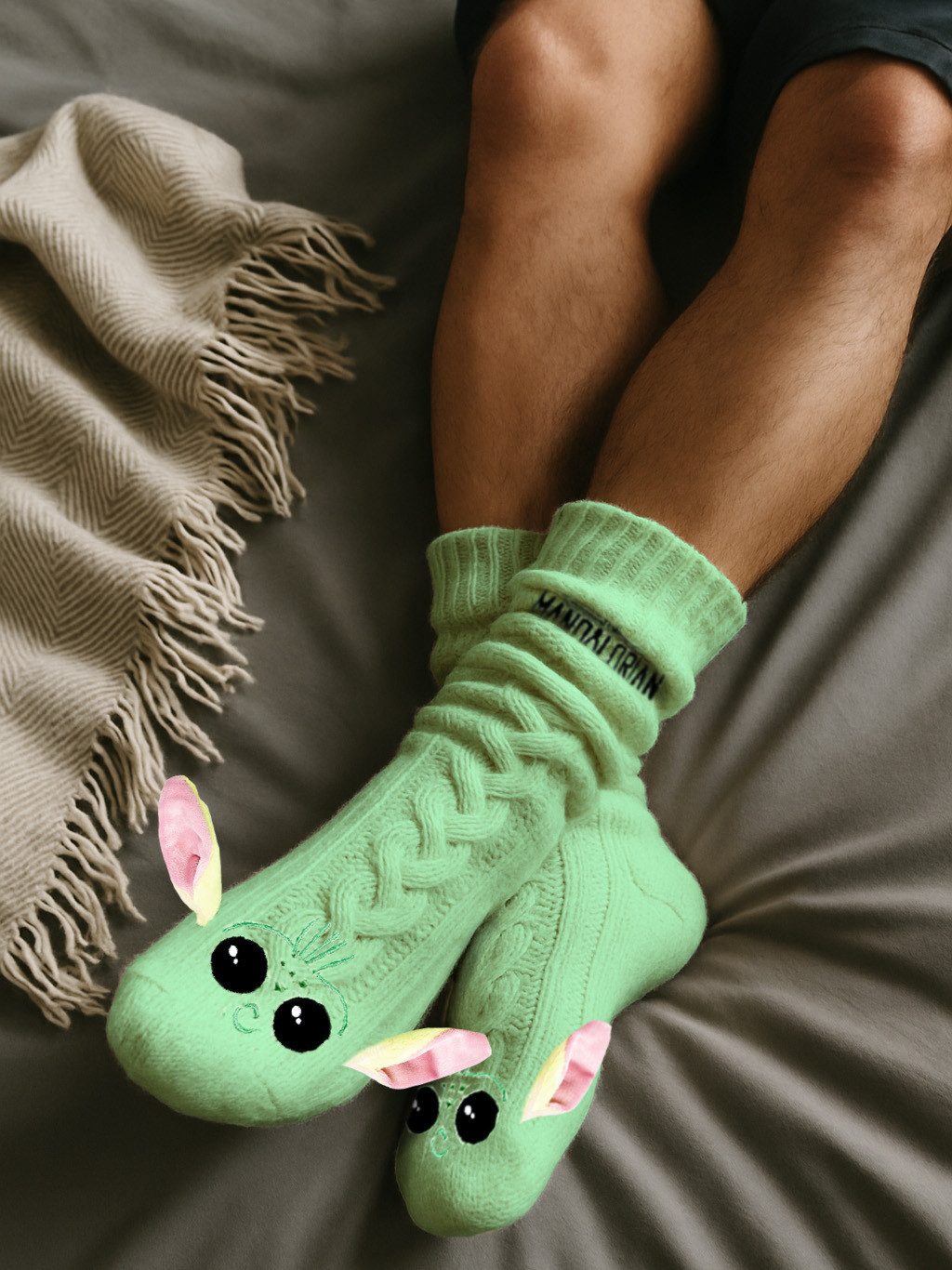 United Labels® Socken Star Wars The Mandalorian Baby Yoda Grogu Hüttensocken Kuschelsocken