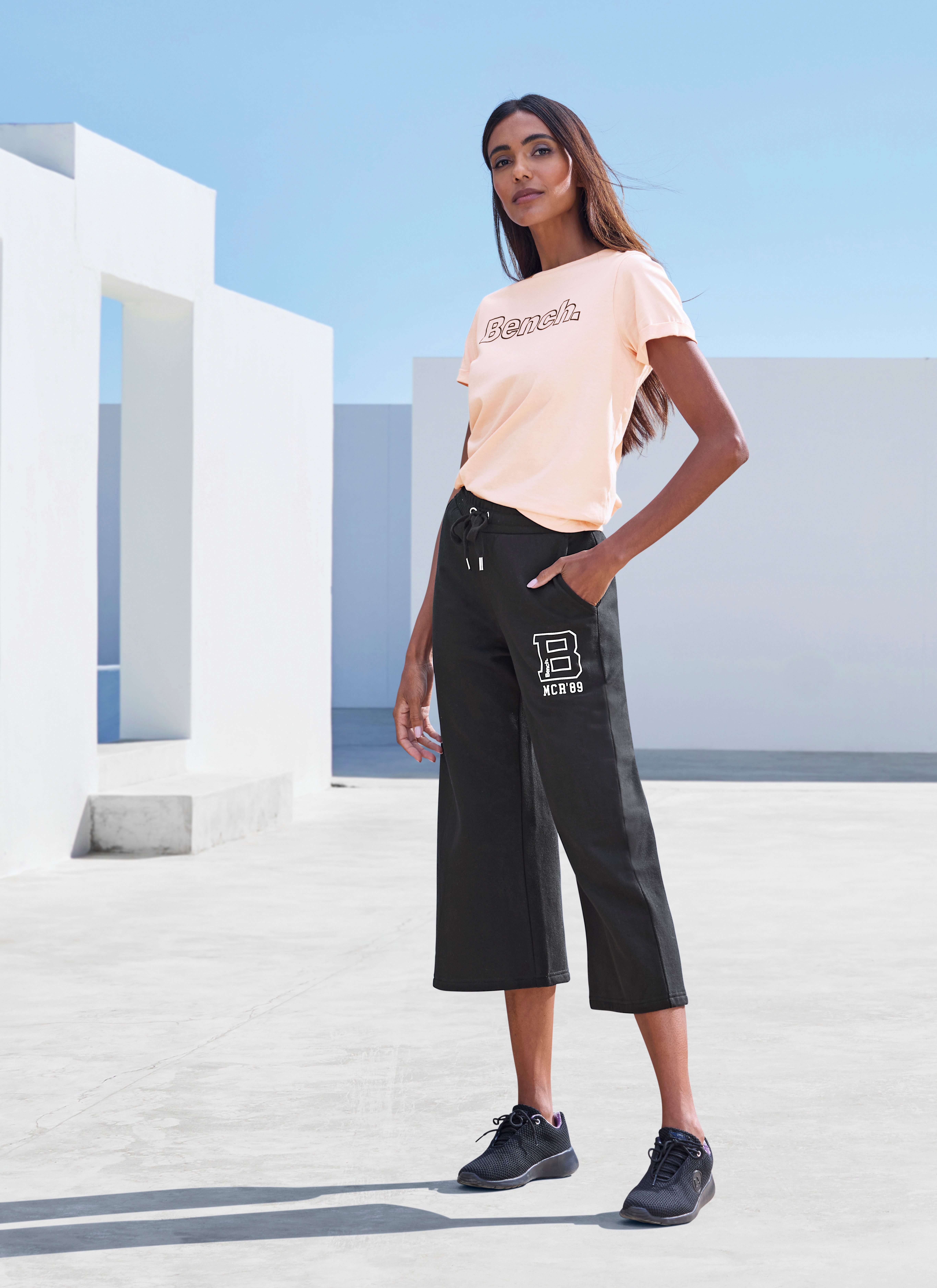 Bench. Loungewear 7/8-Hose mit seitlichen Taschen und Logoprint, Loungewear