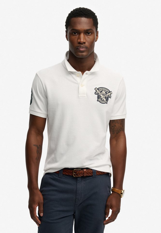 Superdry Poloshirt CREST POLO mit Markenlabel, aus Baumwolle, Relaxed Fit, bedruckte Optik