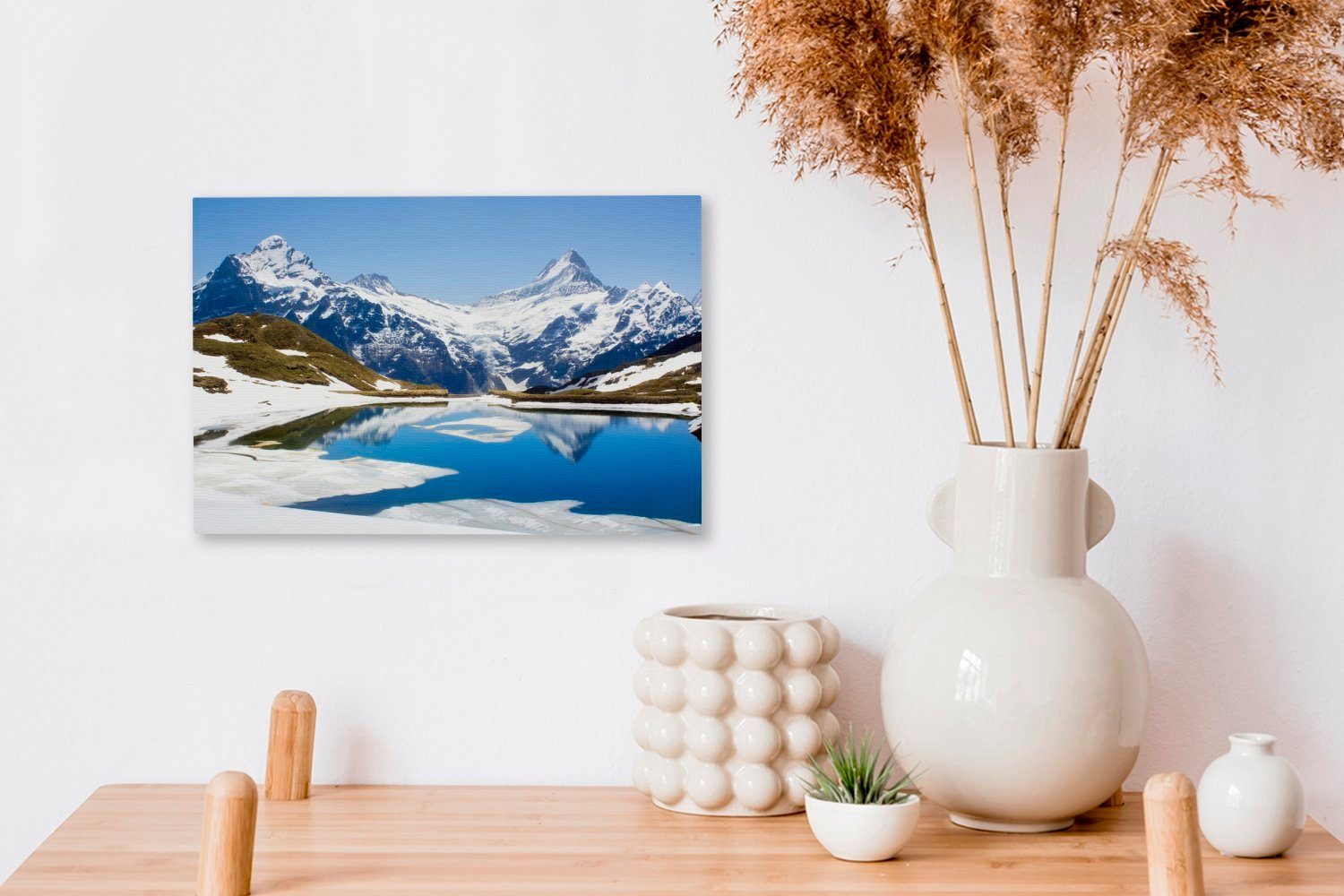 OneMillionCanvasses® Leinwandbild Spiegelung der in cm (1 St), in Berge schneebedeckten Aufhängefertig, Leinwandbilder, Wandbild Schweiz See, 30x20 einem Wanddeko, der