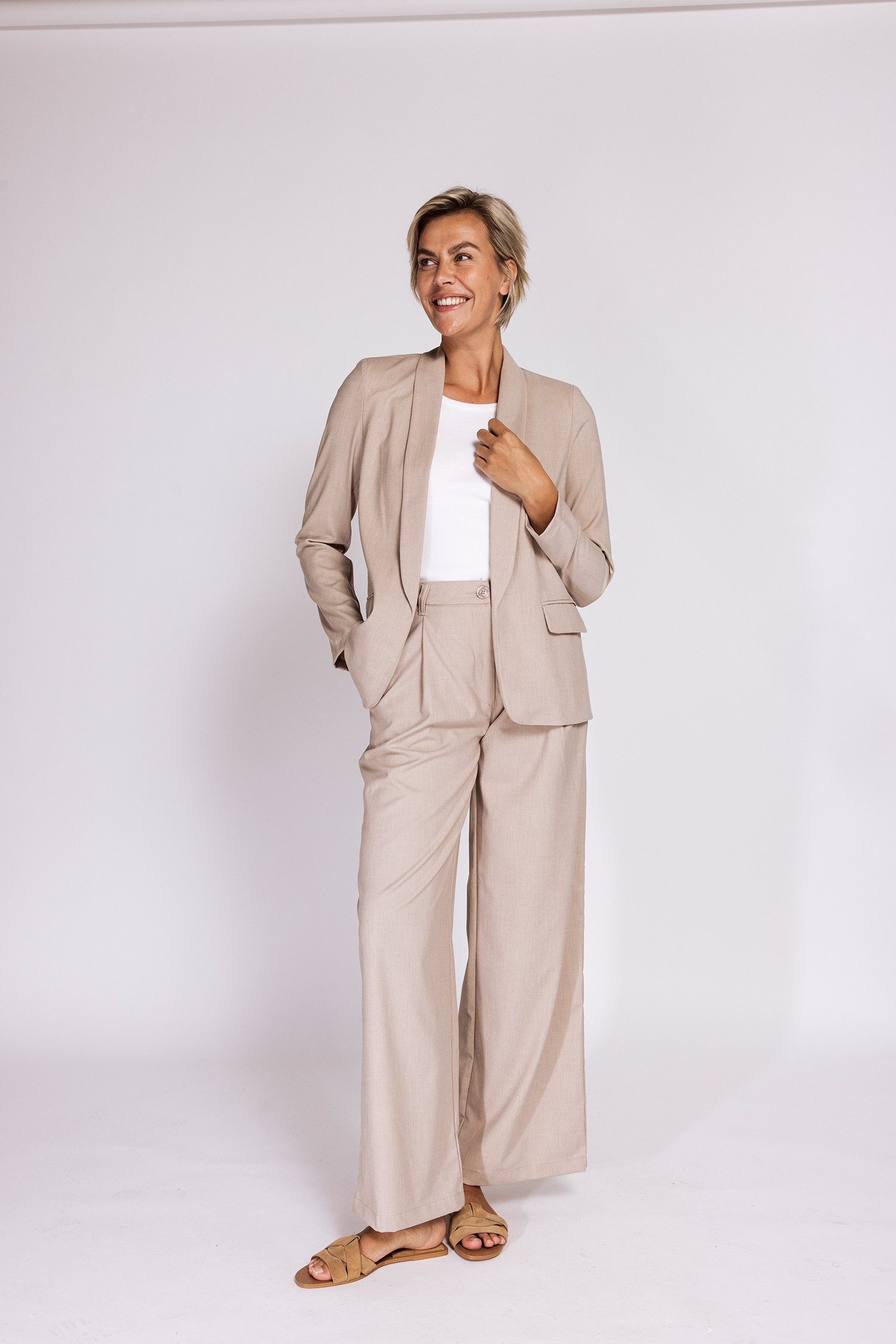 Zhrill Bundfaltenhose GRETA Hose weite Passform, für den Alltag, mit Nadelstreifen, Materialmix – Bild 5 von 5