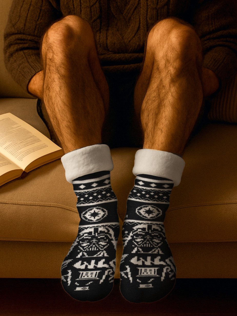 United Labels® Socken Star Wars Darth Vader Hüttensocken Haussocken Kuschelsocken Socken
