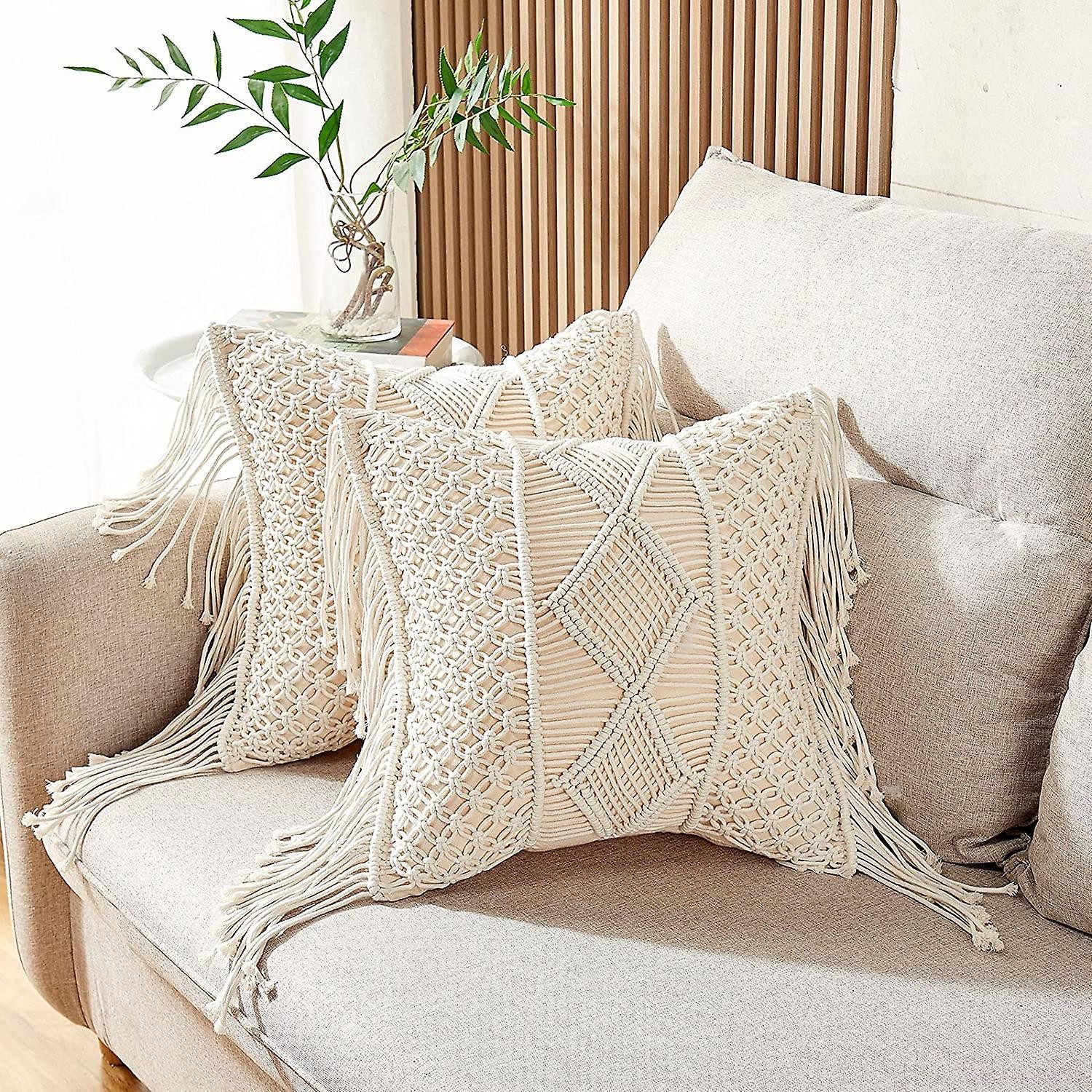 Roseninsel Dekokissen Boho Makramee, mit hochwertigem Feder Innekissen, handgemachtes Knüpfmuster, creme. € 48,95, (€ 48,95 pro 1 Stk).