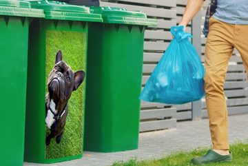 MuchoWow Wandsticker Französische Bulldogge - Gras - Halsband (1 St), Mülleimer-aufkleber, Mülltonne, Sticker, Container, Abfalbehälter