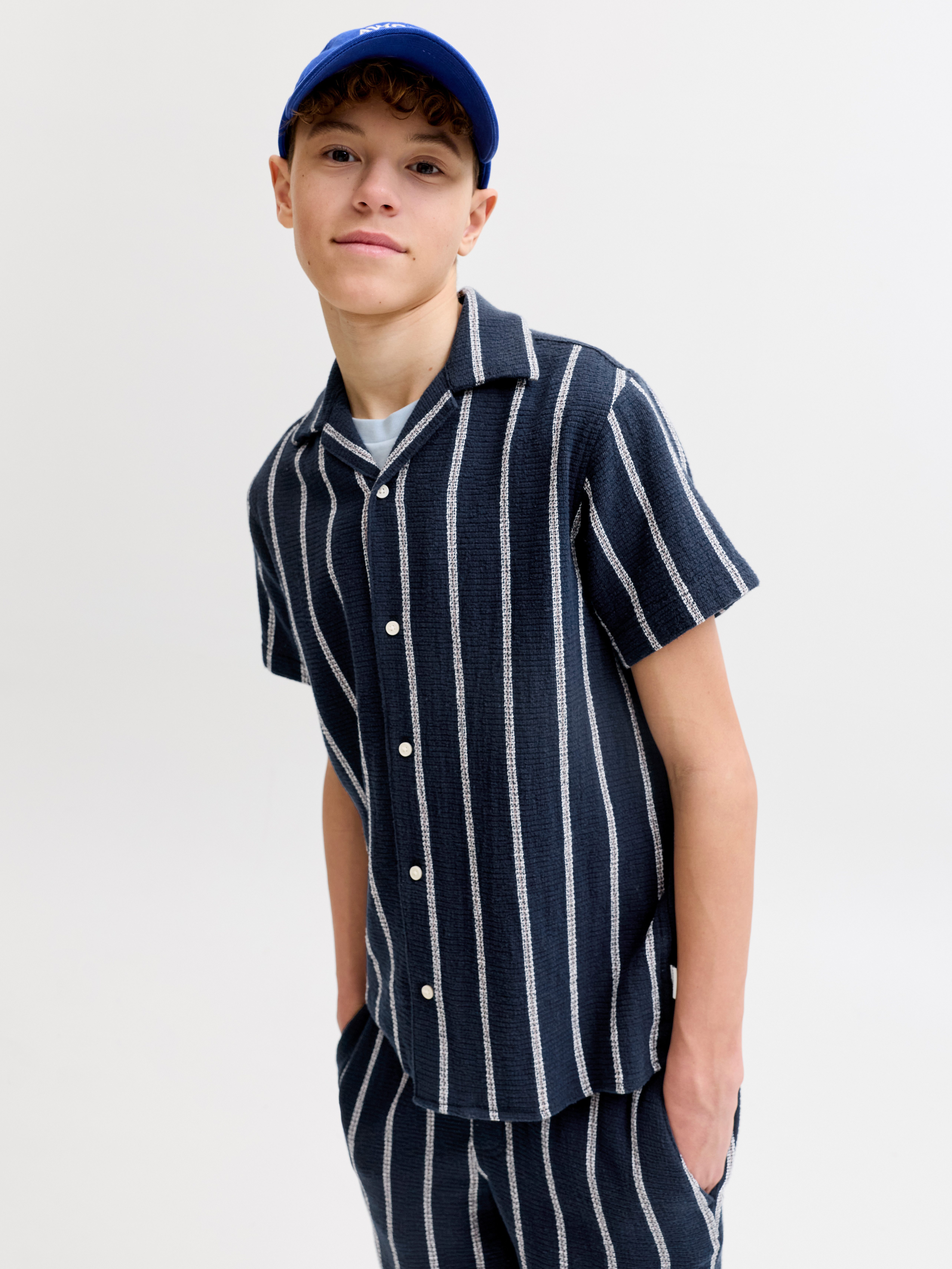 Jack & Jones Junior Kurzarmhemd JORCOBA STRIPE RESORT SHIRT SS SN JNR Baumwolle, locker geschnitten – Bild 2 von 5
