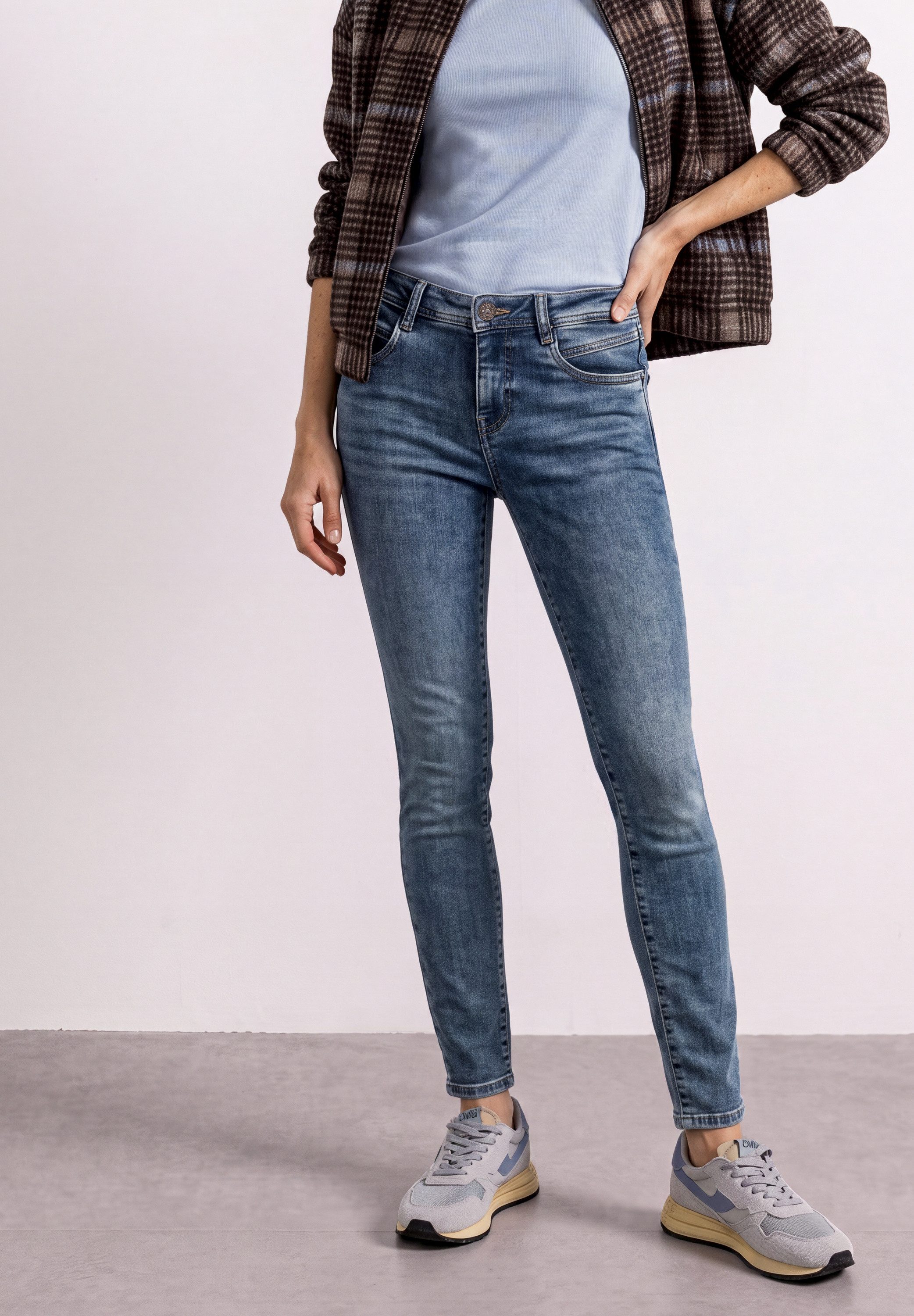 STREET ONE Slim-fit-Jeans 5-Pocket-Style – Bild 2 von 5