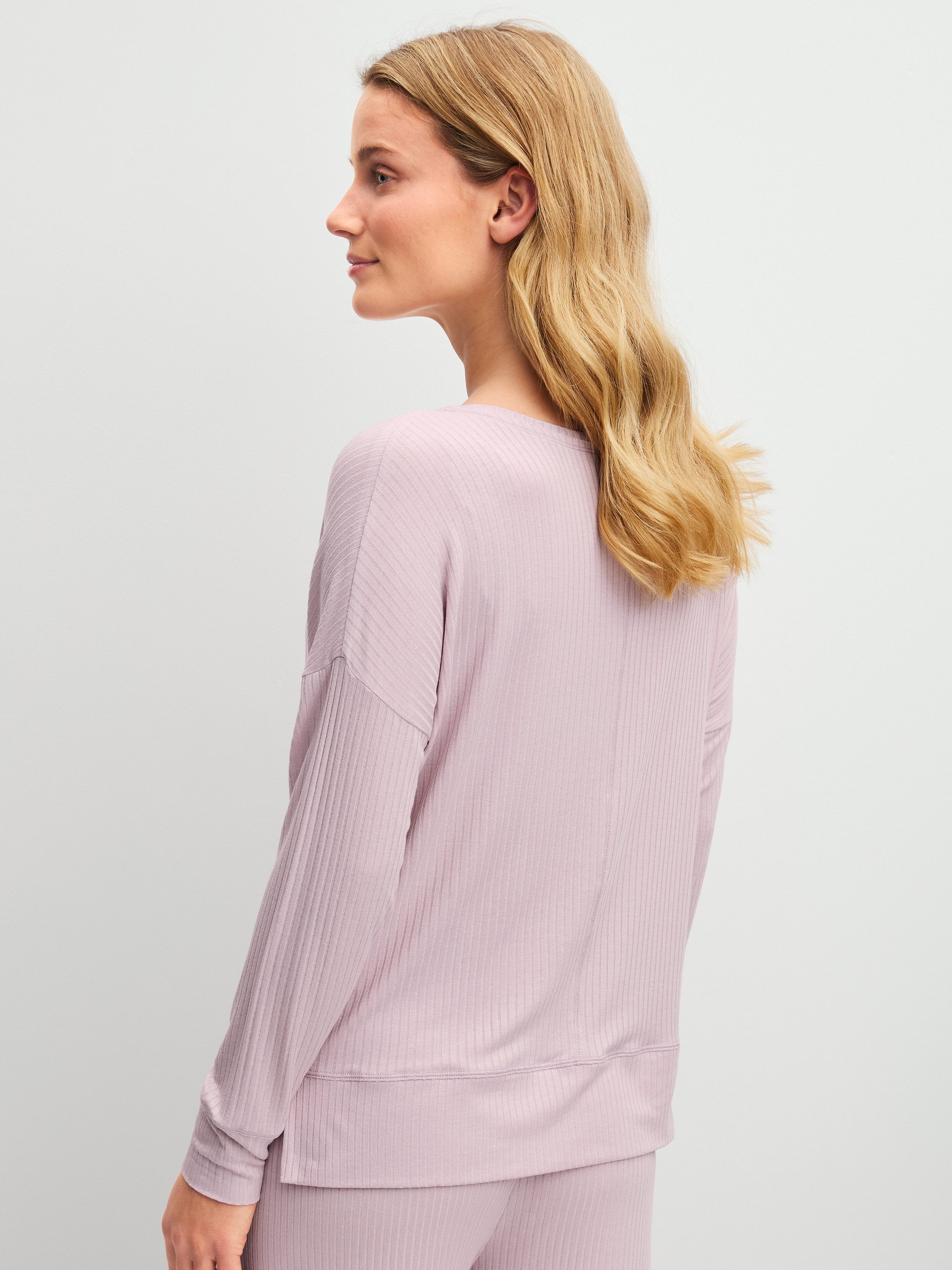 CALIDA Langarmshirt Feminine Lounge Damen (1-tlg) Seidig weich, leicht, temperaturausgleichend