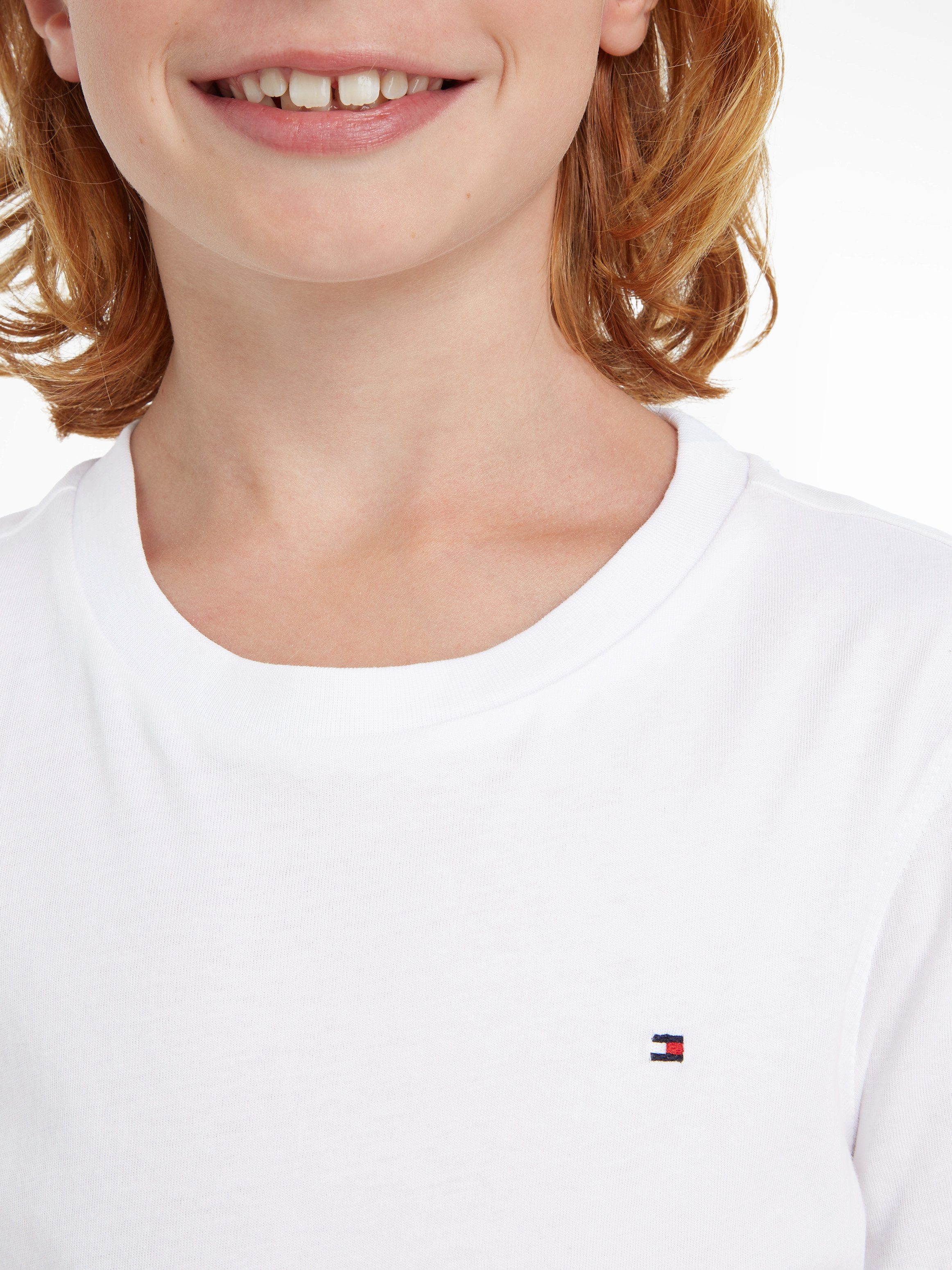 BASIC Hilfiger mit Hilfiger S/S Rundhalsshirt BOYS Tommy KNIT Logo-Flag Bright_White CN Tommy