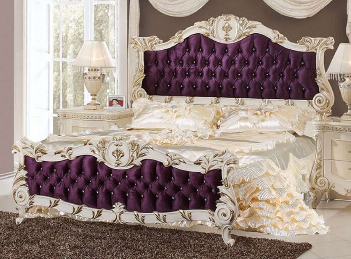 Casa Padrino Bett Doppelbett Lila / Weiß / Gold - Prunkvolles Massivholz Bett mit Glitzersteinen - Schlafzimmer Möbel im Barockstil - Edel & Prunkvoll