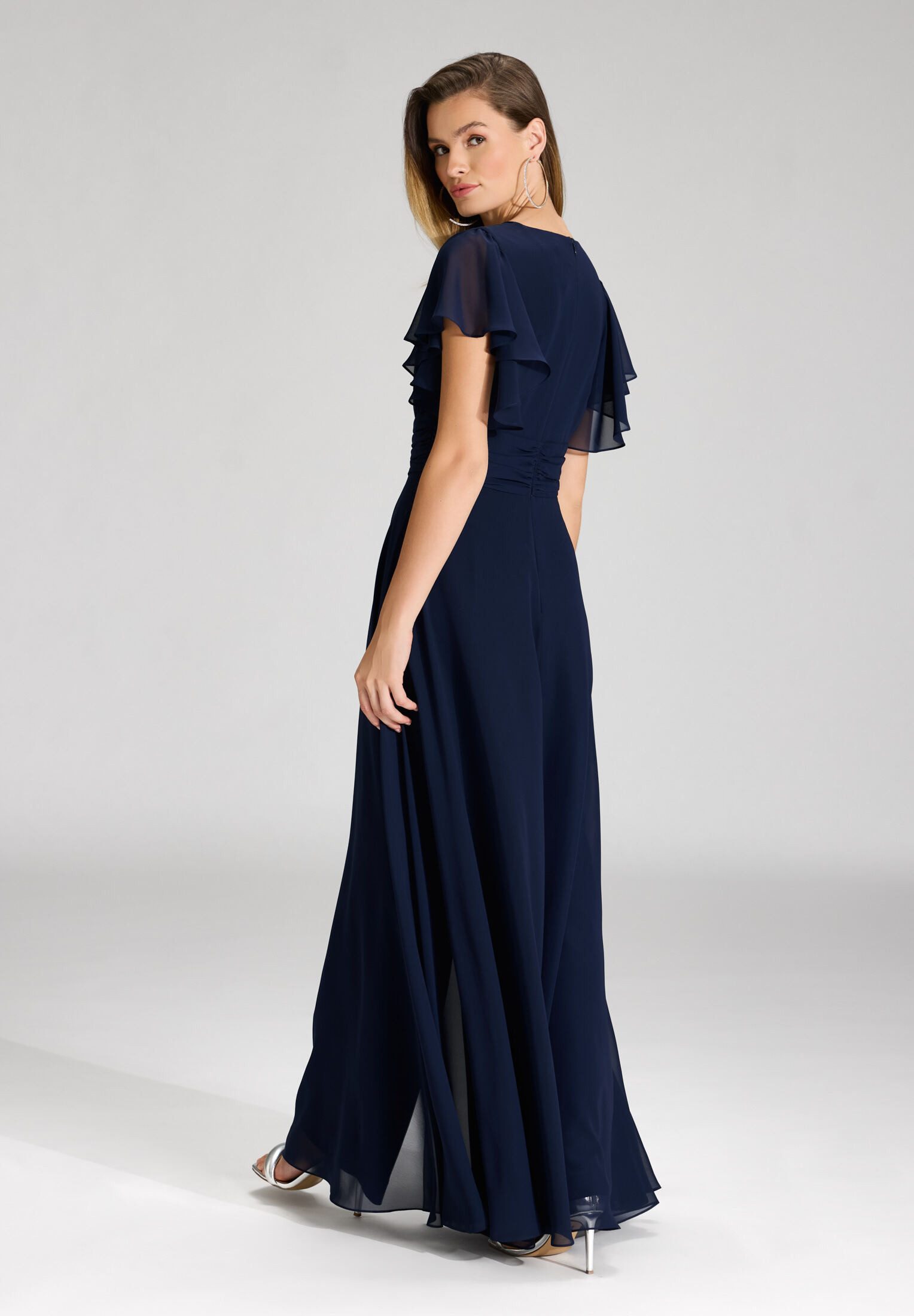 SWING Jumpsuit - Chiffon Jumpsuit mit Überrock und Volantärmeln Oberteil in figurbetonter Passform – Bild 2 von 5