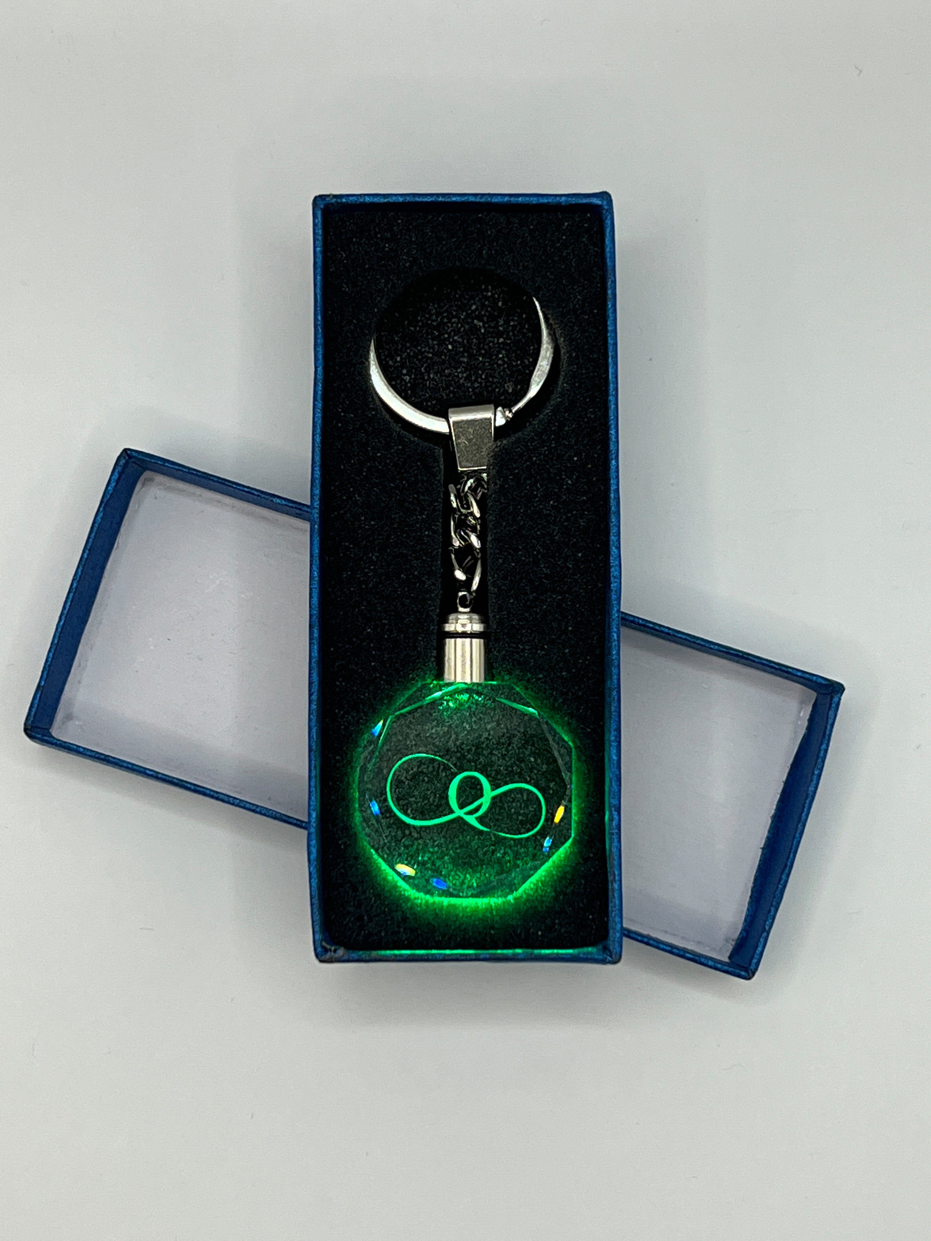 Schlüsselanhänger Q Multicolor Schlüsselanhänger Geschenkbox mit Unendlichkeitszeichen Stelby