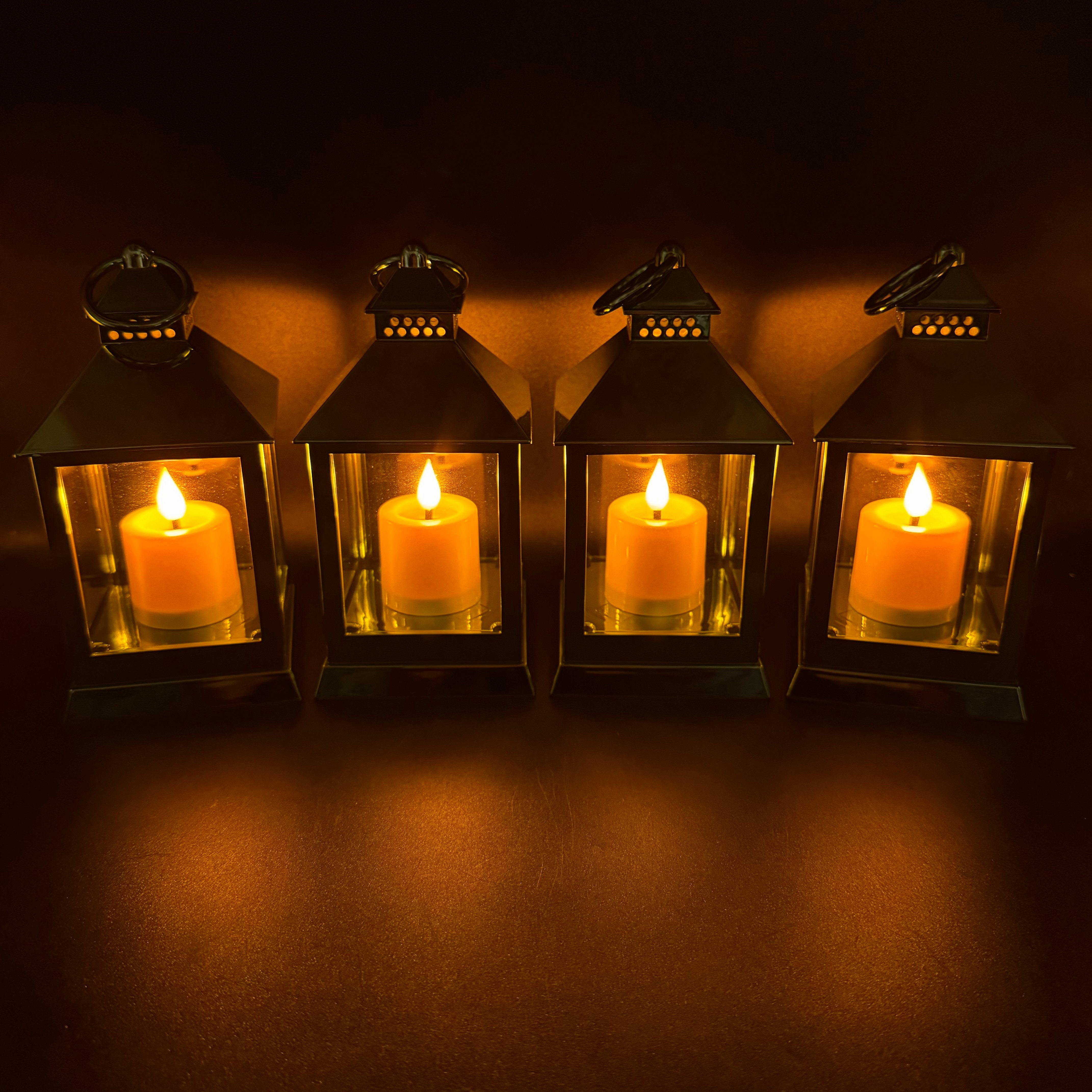 Online-Fuchs LED Laterne - 4er Set Deko Laternen mit LED-Kerzen und 6-Stunden Timerfunktion, mit realistischer Kerzenflamme, warmweiße Beleuchtung, glänzender Shiny-Look - aus Kunststoff gefertigt