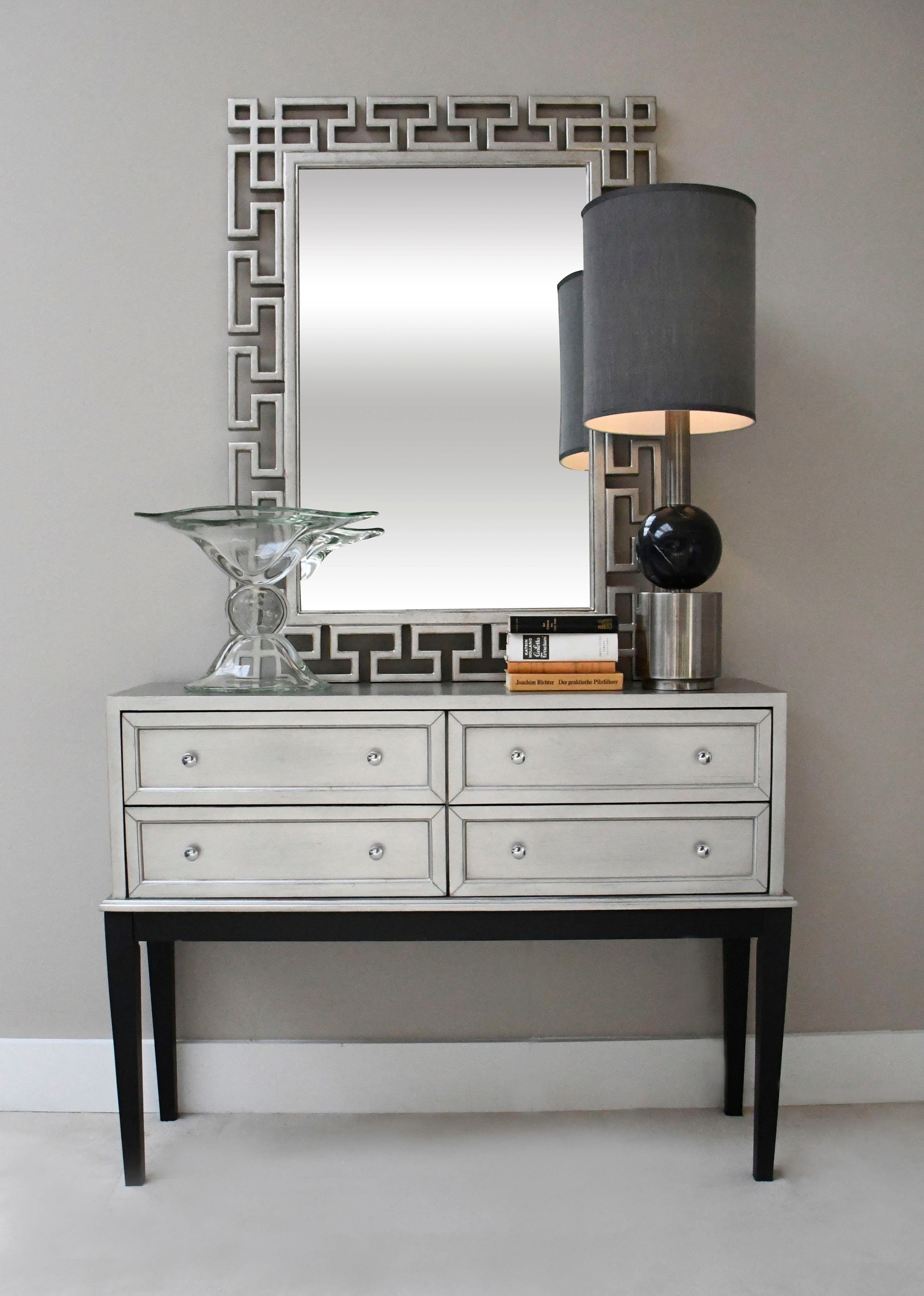 Leonique Kommode Claudi, Kommode, schwarze Holzbeine, Matt-Silber, 4 Schubkästen, 122x26x90 cm