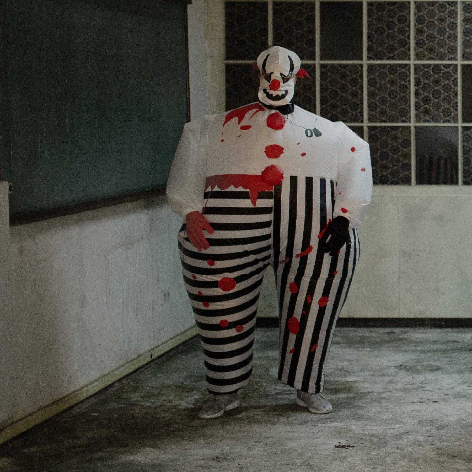 dressforfun Kostüm Aufblasbares Kostüm Horror-Clown, Aufblasbares Kostüm mit Handschuhen und Maske