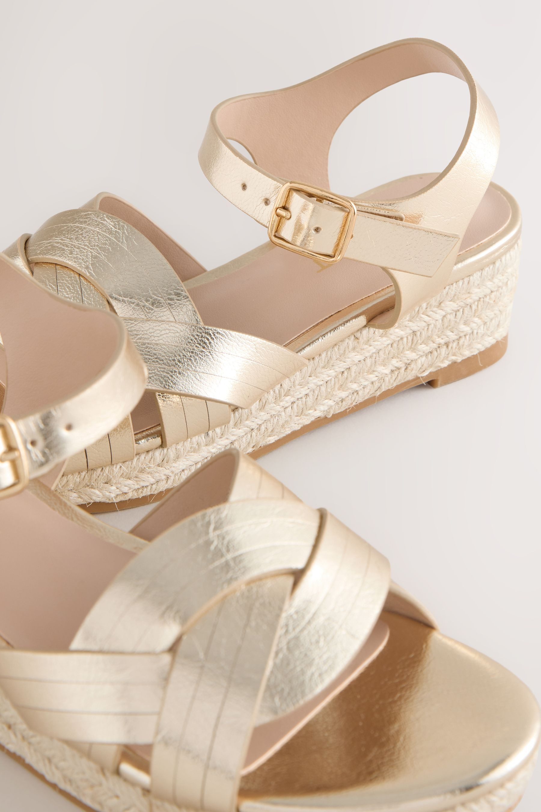 Next Keilabsatz-Sandalen in Weboptik Keilsandalette (1-tlg)