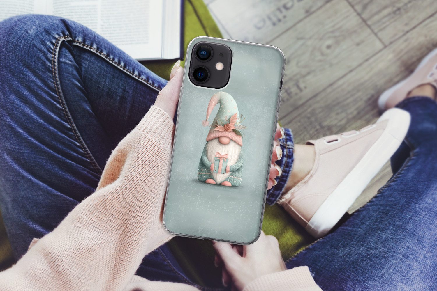 MuchoWow Handyhülle für Apple iPhone 12 Weihnachtszwerg - Geschenk - Grün, Smartphone-Bumper, Print, Handy Schutzhülle Dünn