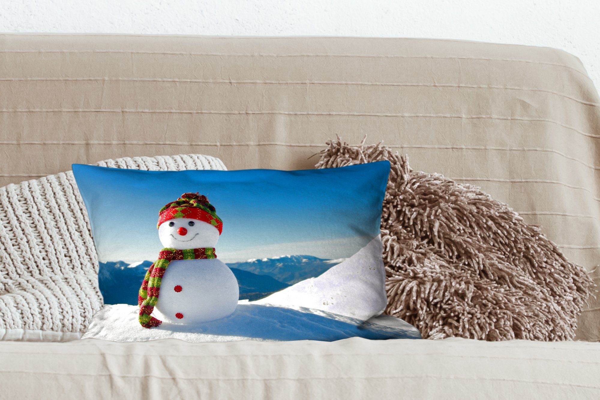 Weihnachtspuppe Landschaft der Füllung, verschneiten im in Winter, Wohzimmer Schlafzimmer Zierkissen, Dekokissen Dekoration, mit Eine Dekokissen MuchoWow