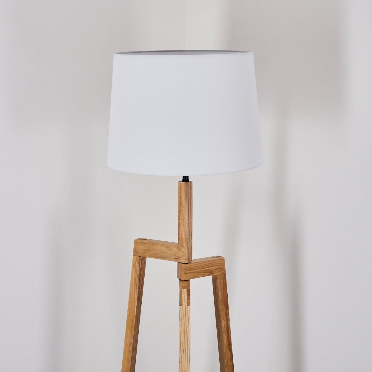 Leuchtmittel Stehlampe Natur/Weiß, in Stehlampe »Molmentet« hofstein Holz/Stoff ohne aus